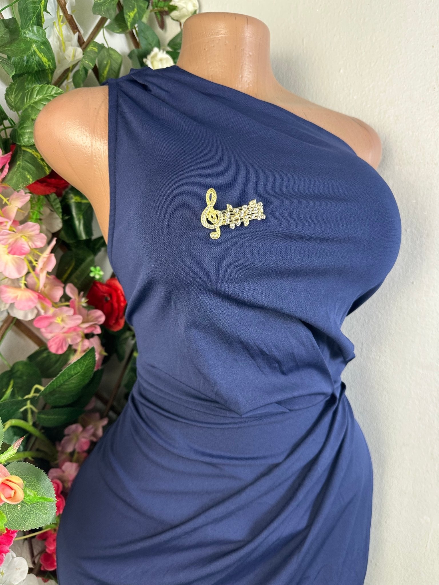 Robe moulante mi - longue sans manches dénudée - Perluna Store - kinshasa