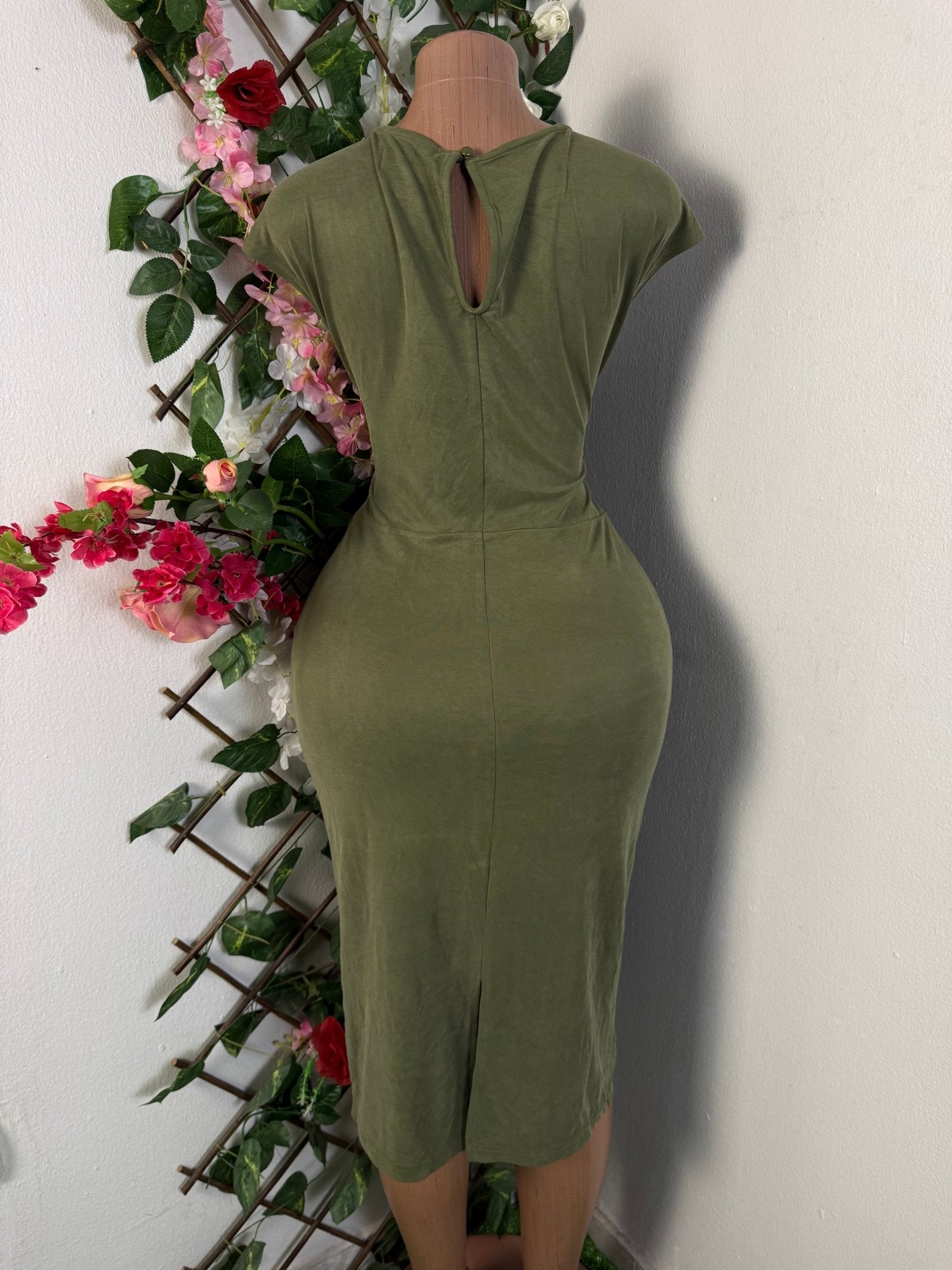 Robe moulante mi-longue sans manches - Perluna Store