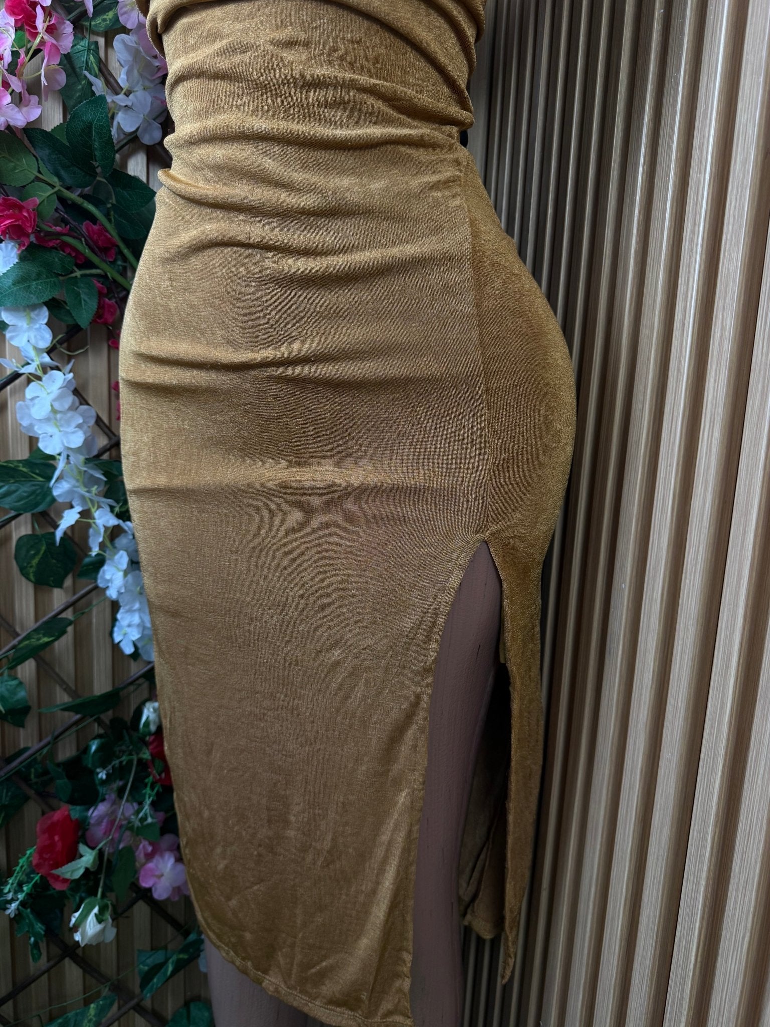 Robe moulante mi-longue slim à fines bretelles - Perluna Store