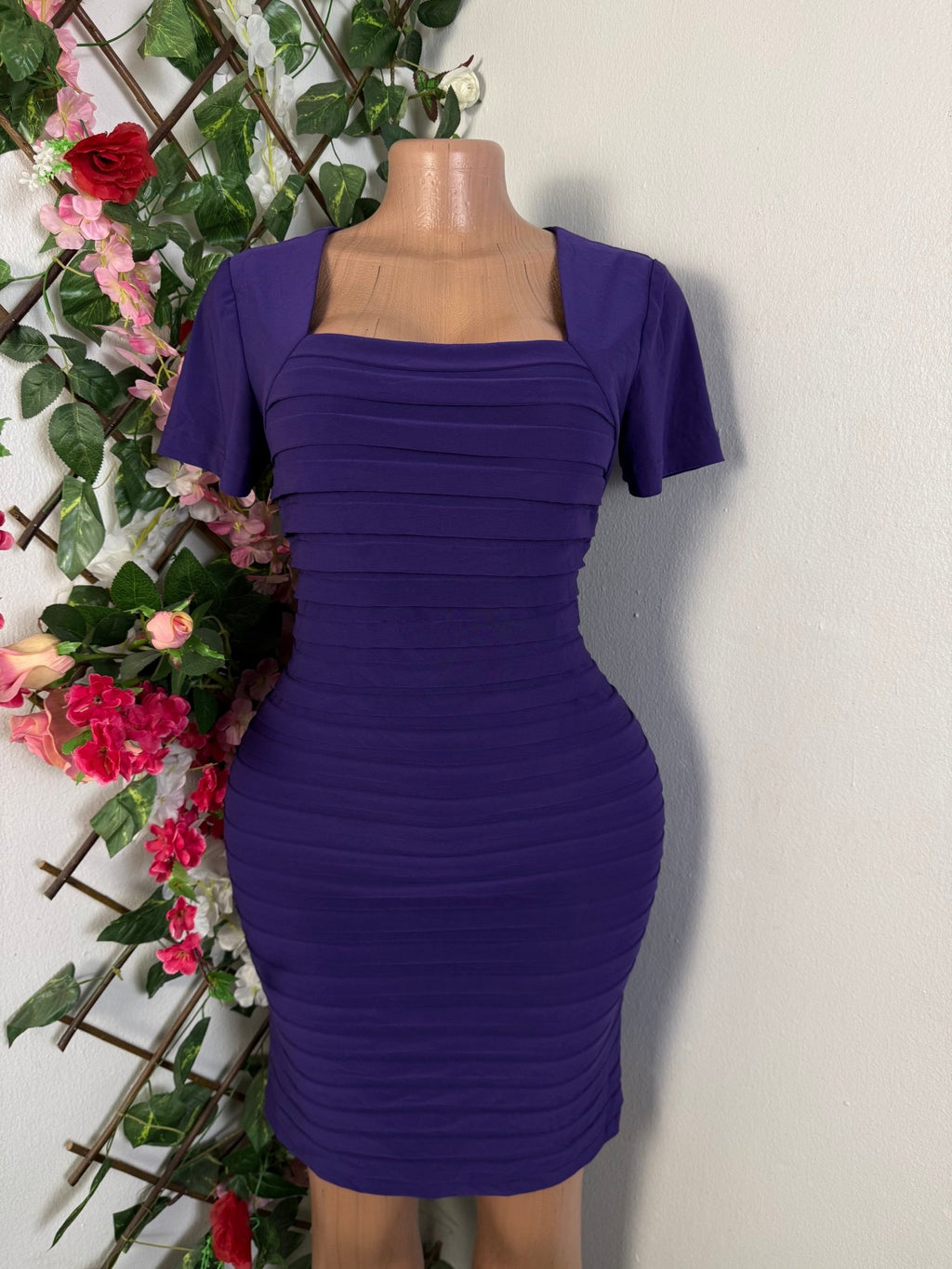 Robe moulante plissé manche courte - Perluna Store - kinshasa