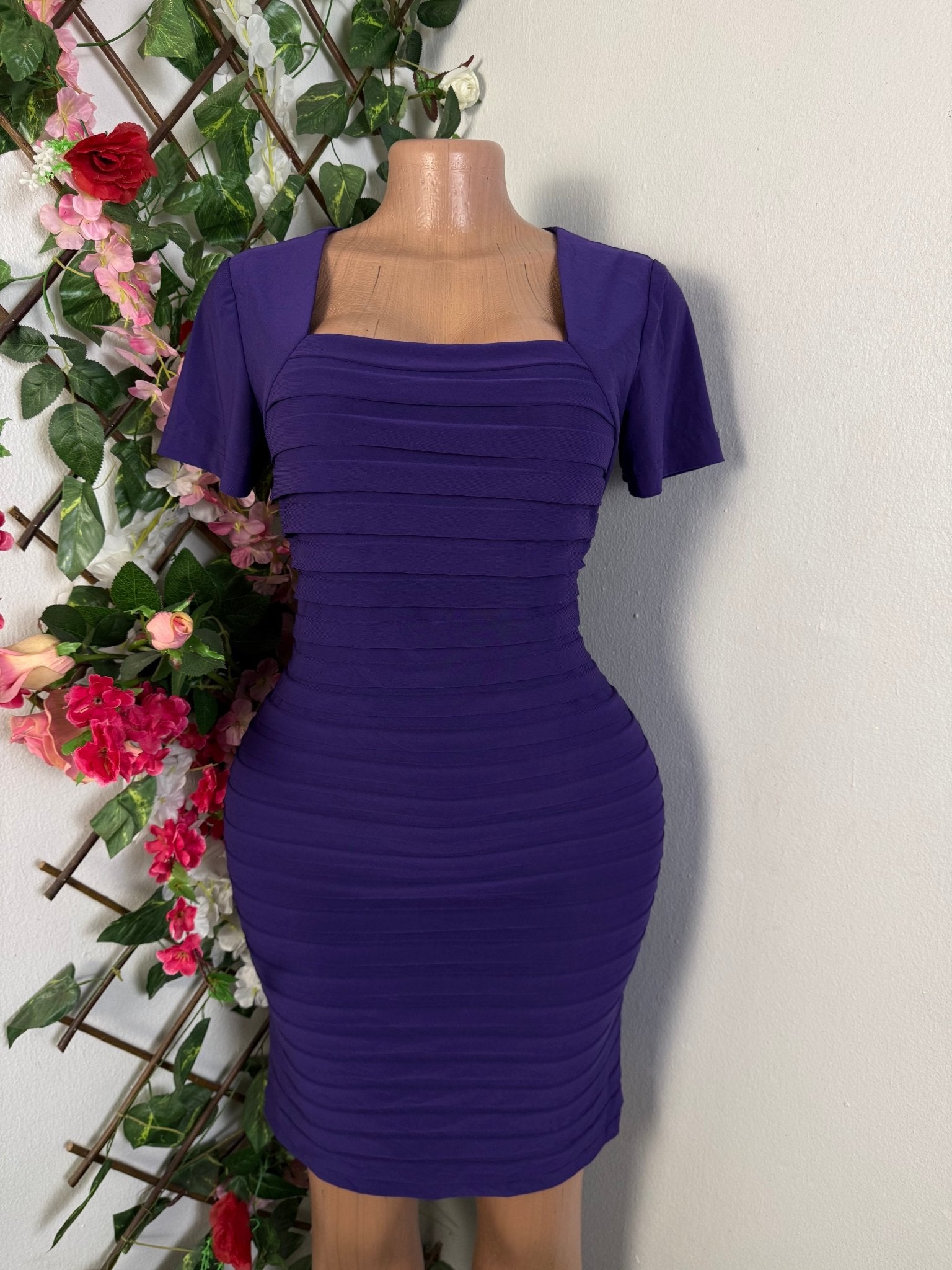 Robe moulante plissé manche courte - Perluna Store - kinshasa