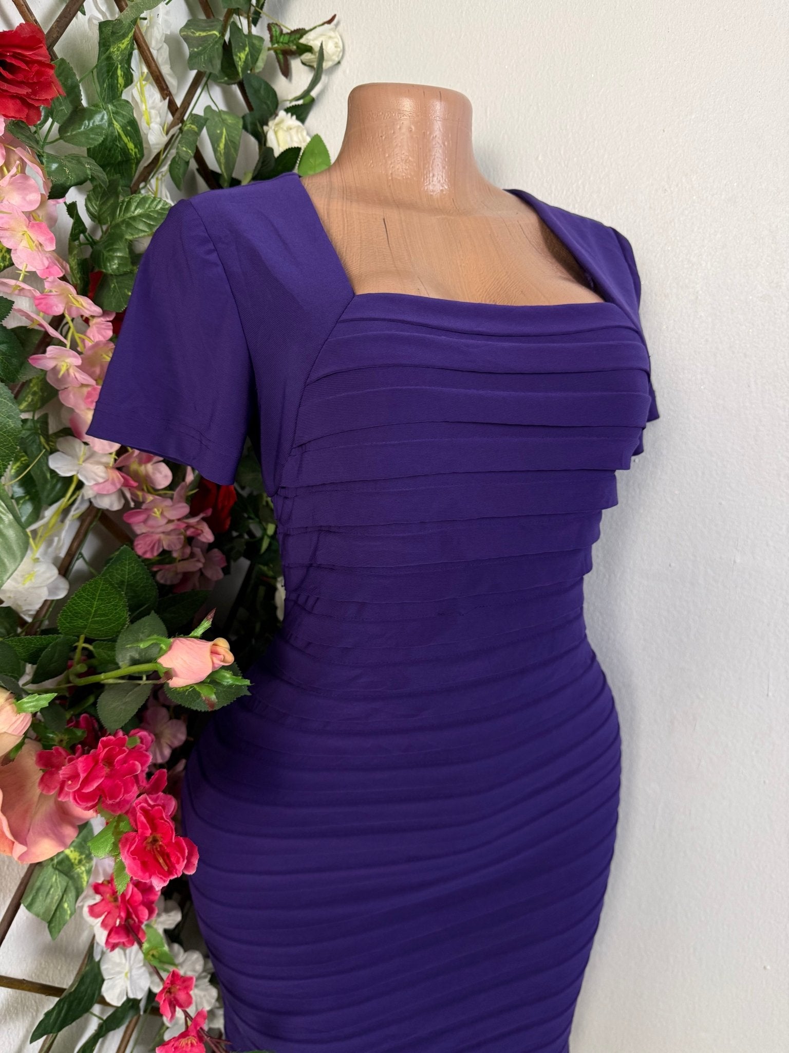 Robe moulante plissé manche courte - Perluna Store - kinshasa