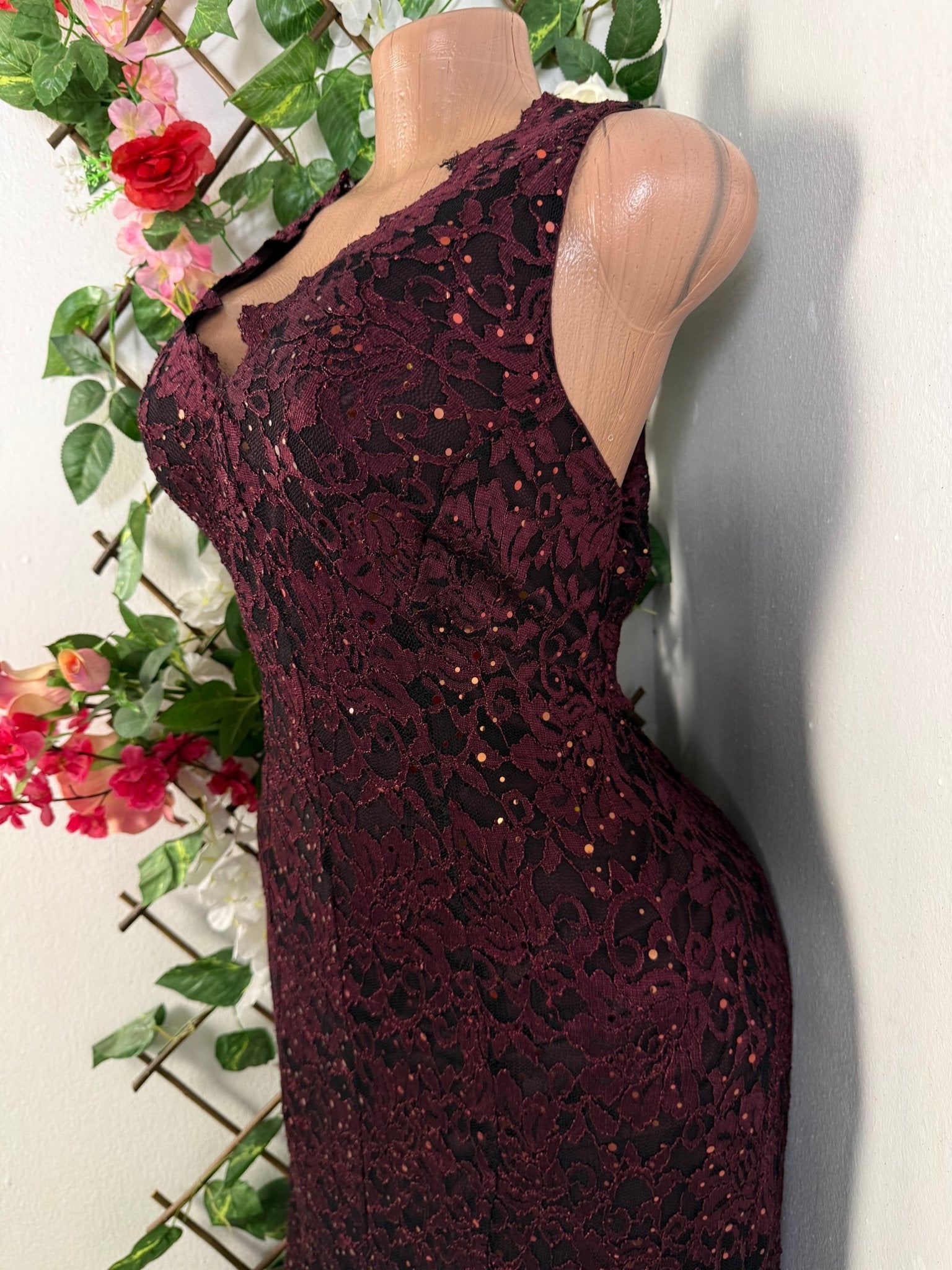 Robe moulante sans manche colle V - Perluna Store - kinshasa