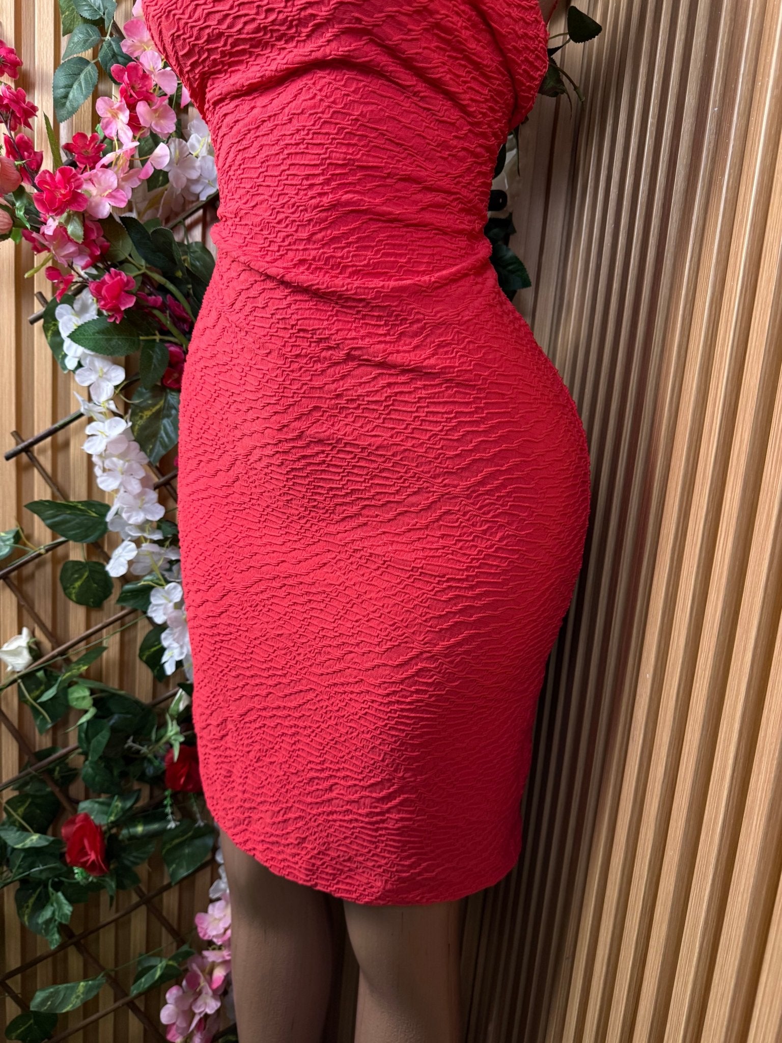 Robe moulante sans manche décollectée - Perluna Store