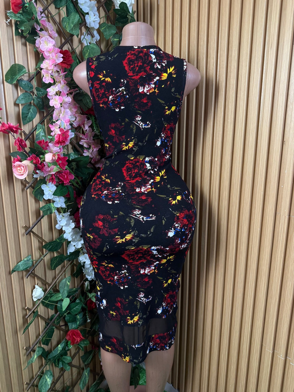Robe moulante sans manche décollectée - Perluna Store