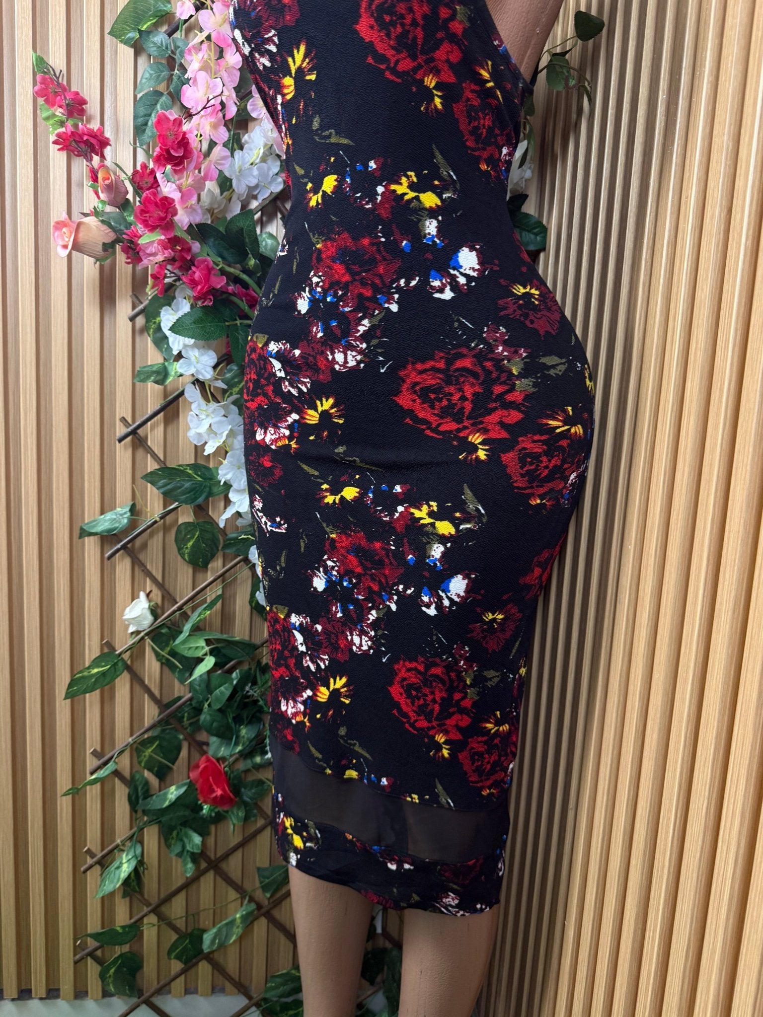 Robe moulante sans manche décollectée - Perluna Store