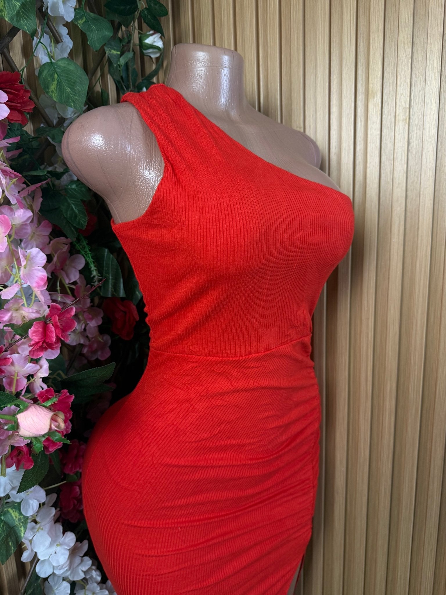 Robe moulante sans manche dénudée avec fente - Perluna Store