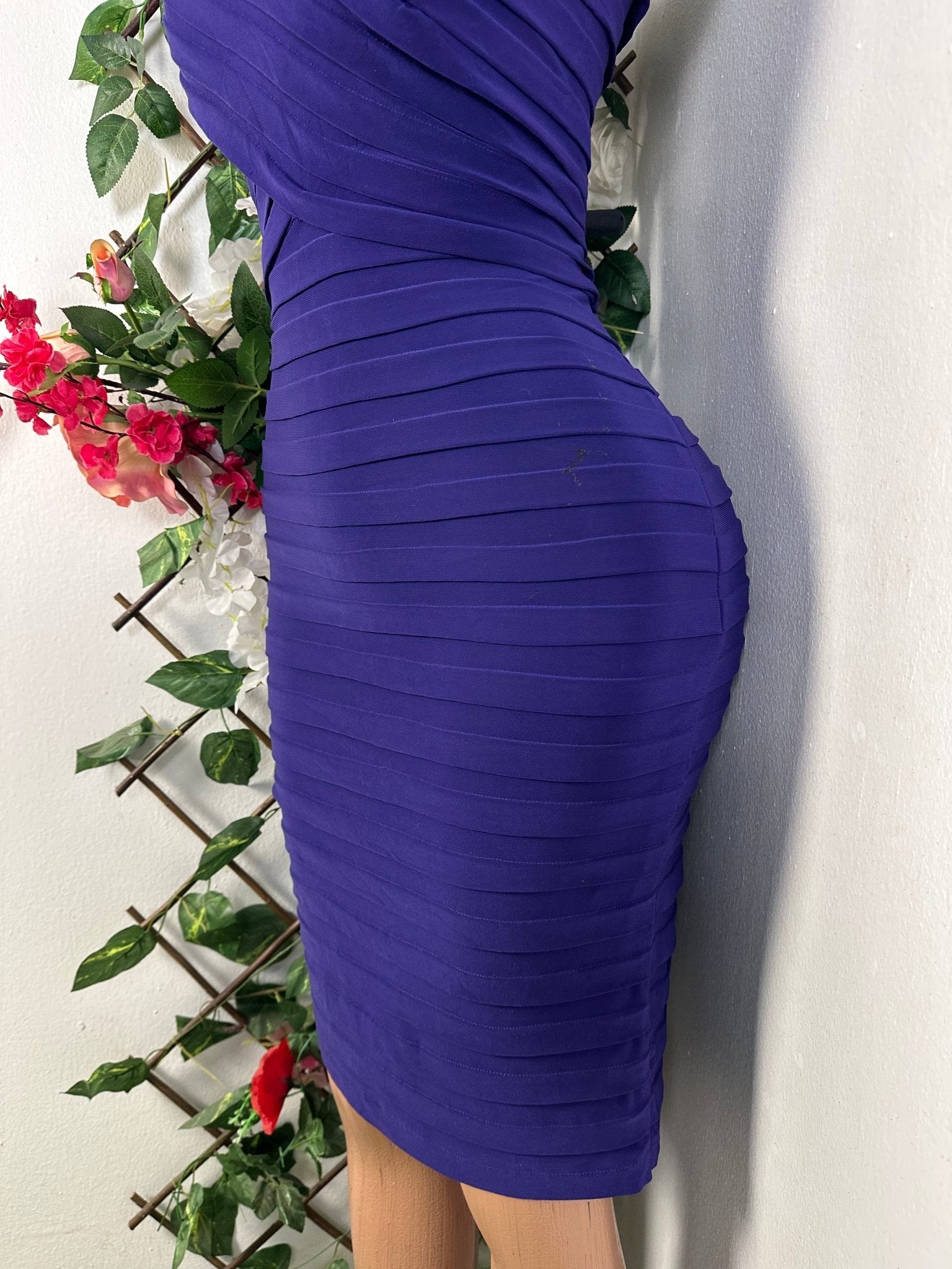 Robe moulante sans manche longue - Perluna Store - kinshasa