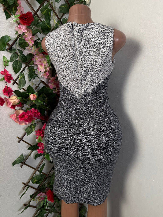 Robe moulante sans manche  - Perluna Store - kinshasa
