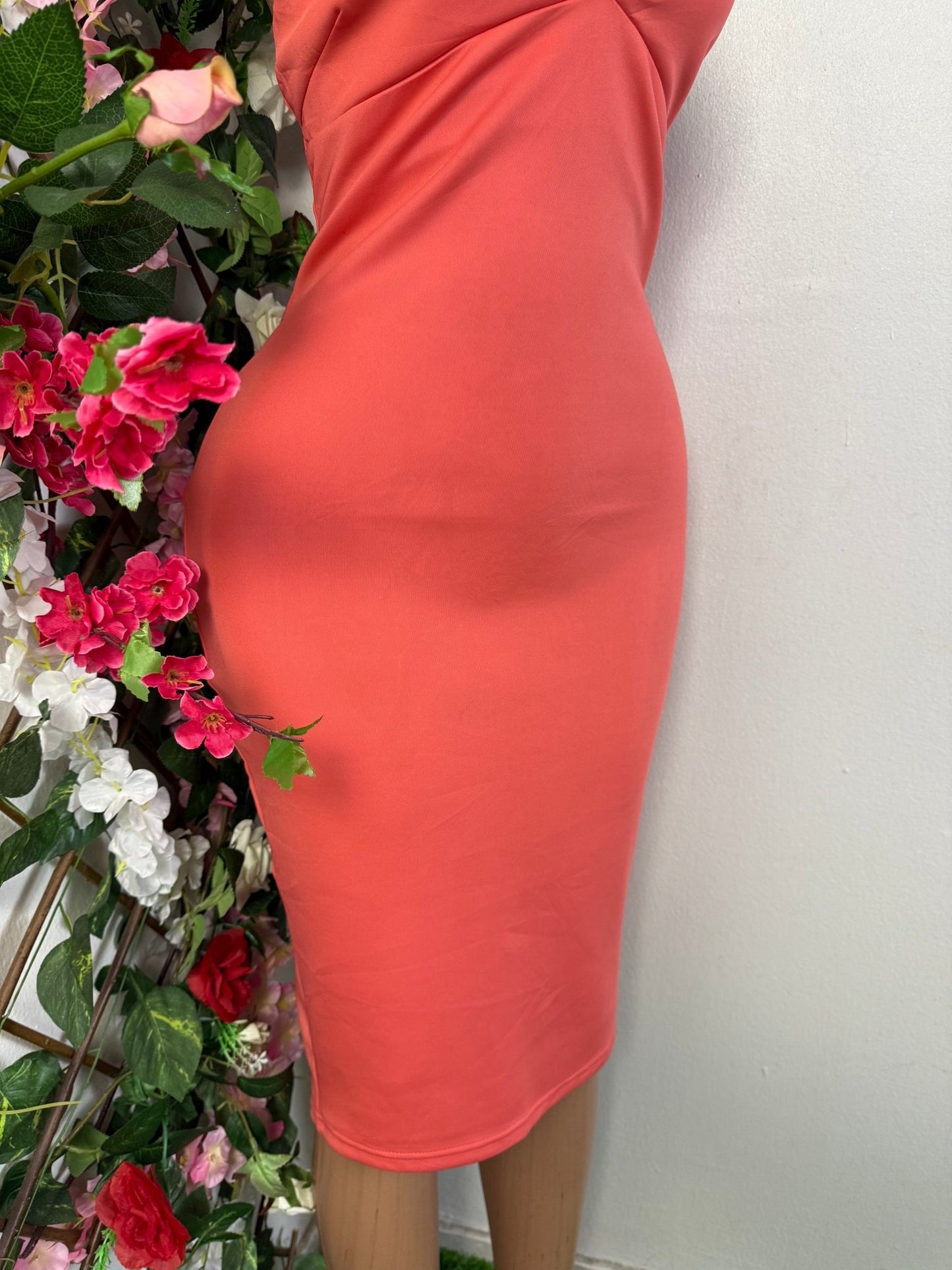 Robe moulante sans manche - Perluna Store - kinshasa