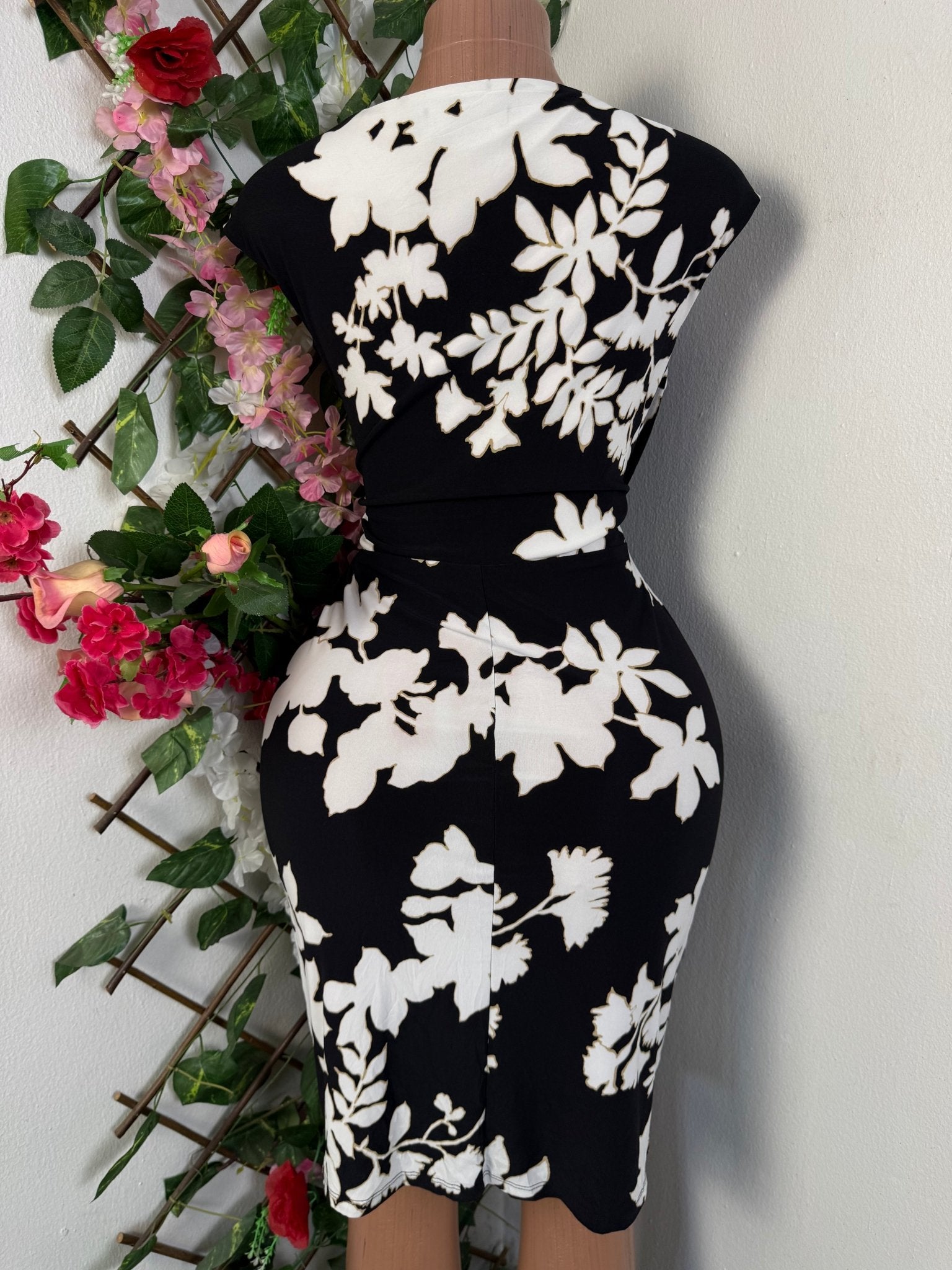 Robe moulante sans manche - Perluna Store - kinshasa