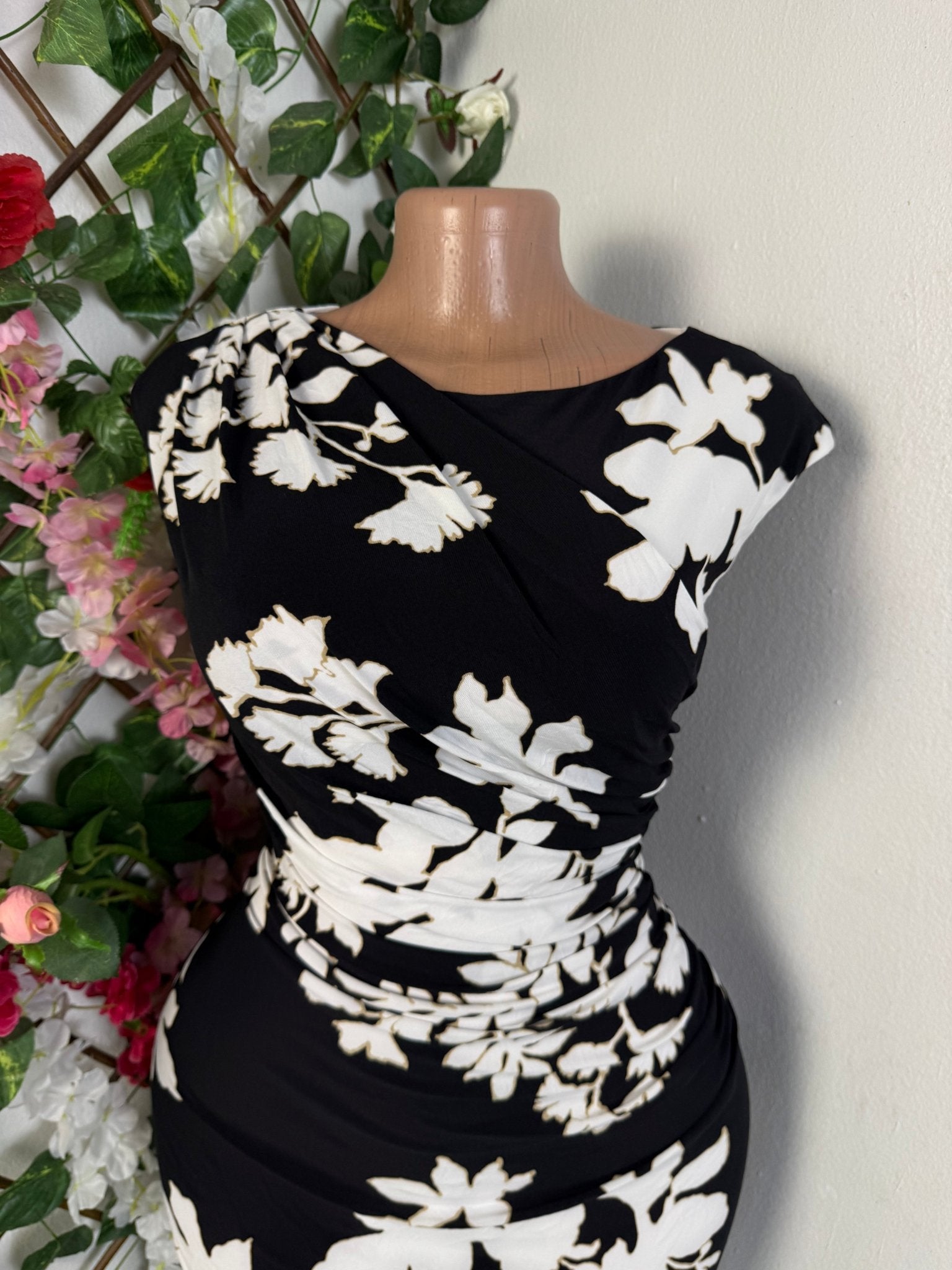 Robe moulante sans manche - Perluna Store - kinshasa