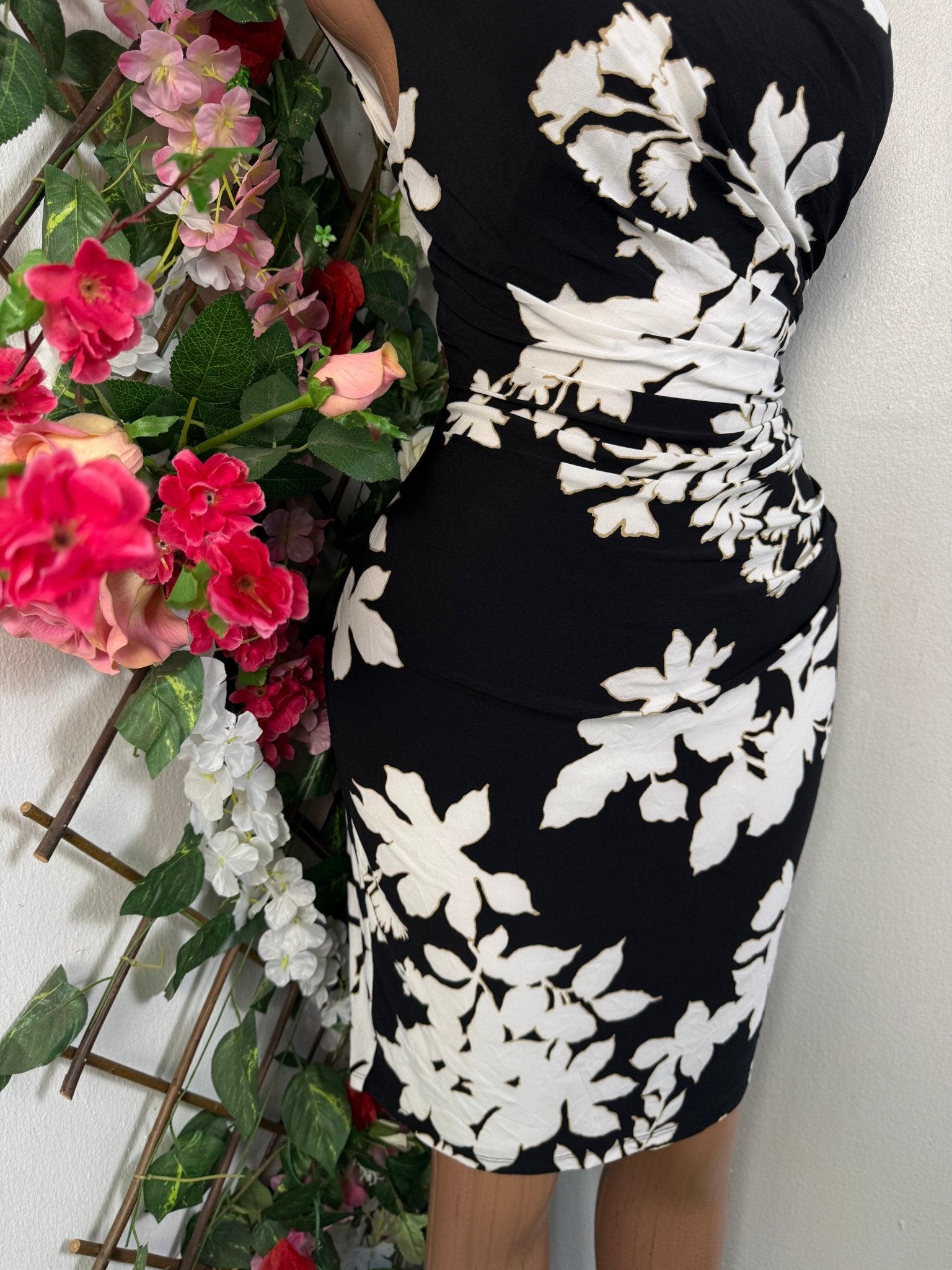 Robe moulante sans manche - Perluna Store - kinshasa