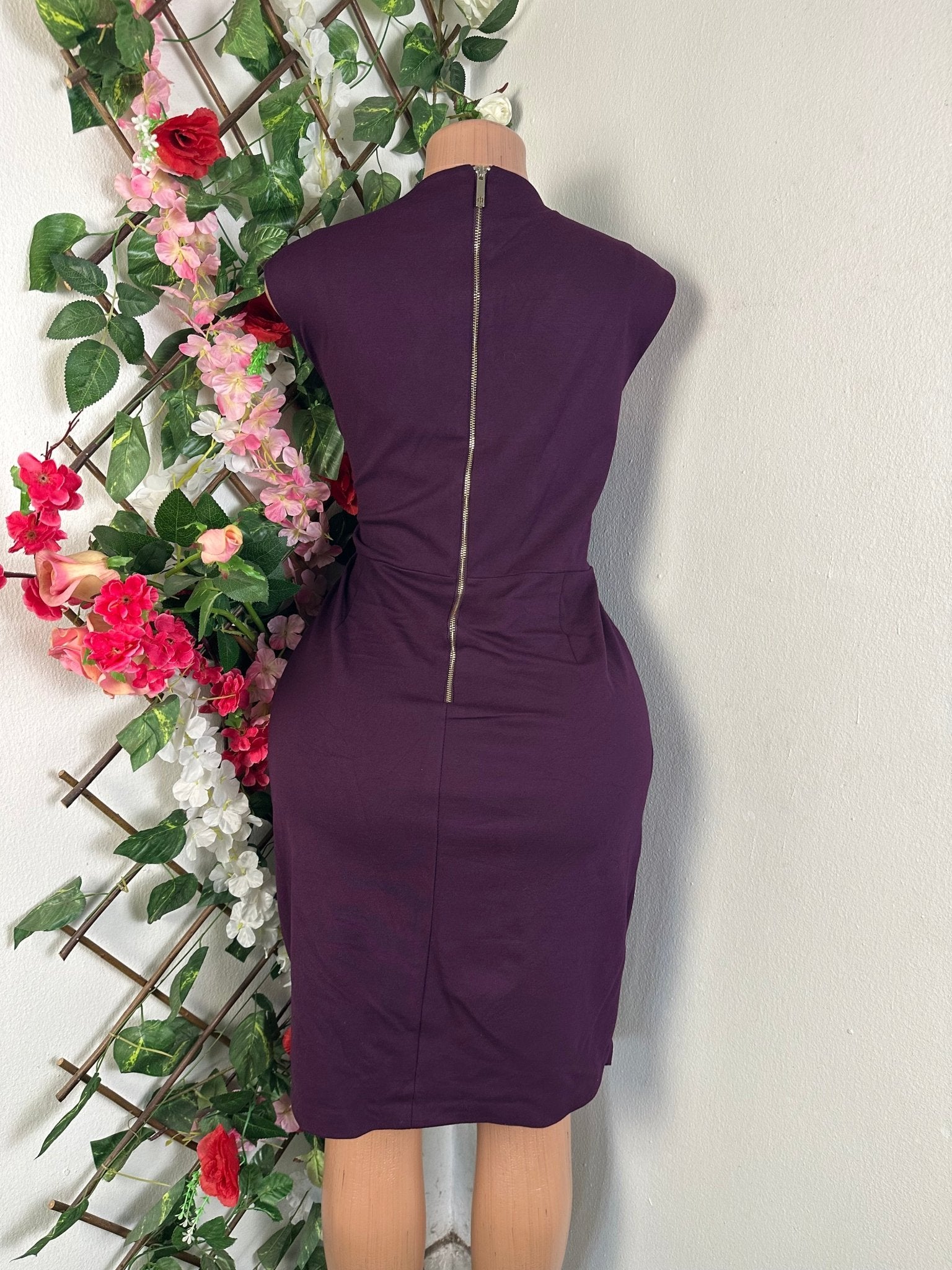 Robe moulante sans manches ceintré colle V - Perluna Store