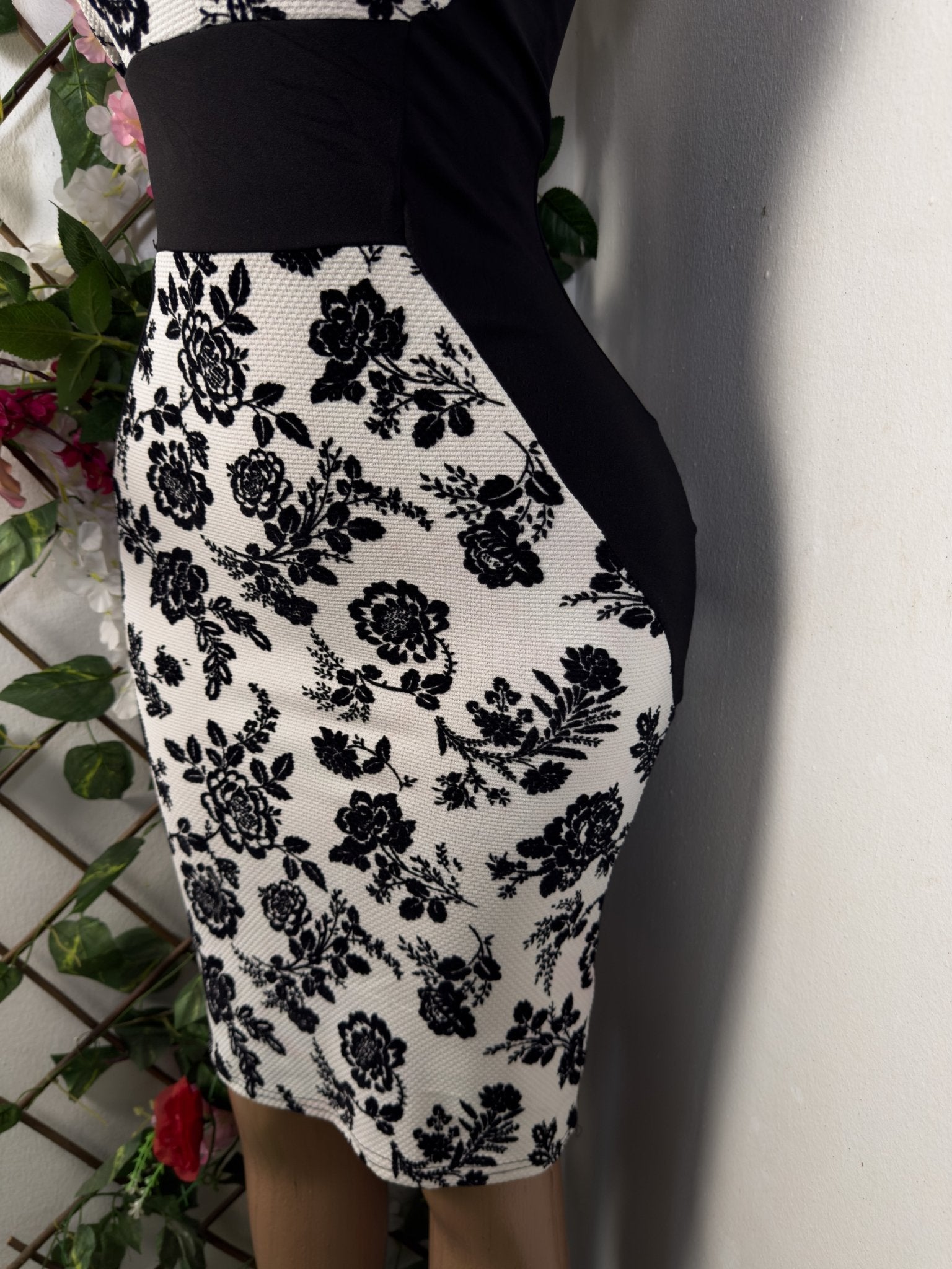 Robe moulante sans manches ceintrée - Perluna Store