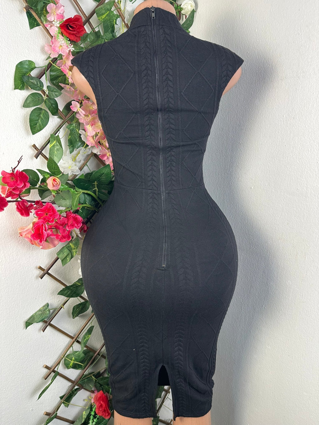 Robe moulante sans manches ceintrée - Perluna Store - kinshasa
