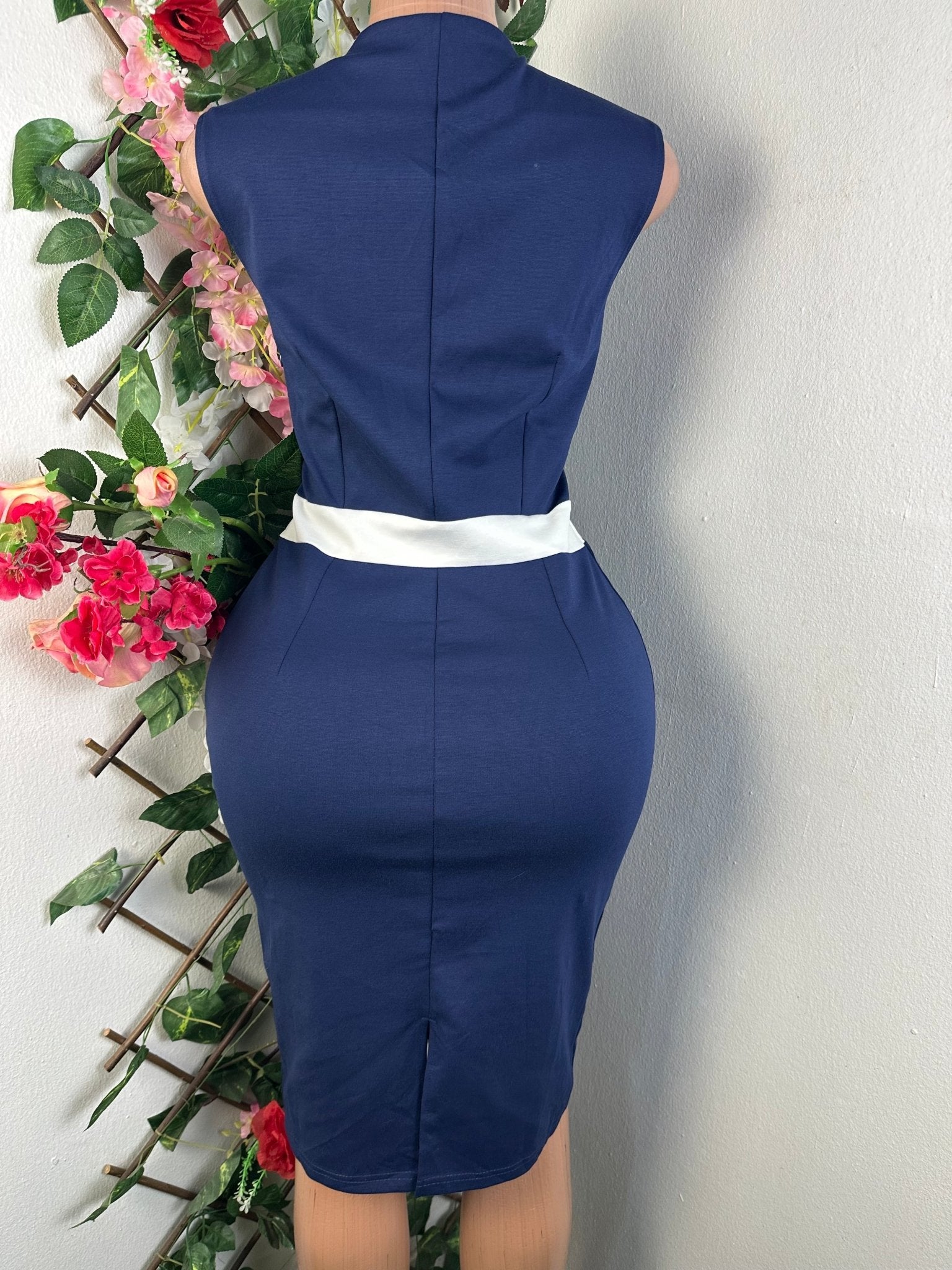 Robe moulante sans manches ceintrée - Perluna Store - kinshasa
