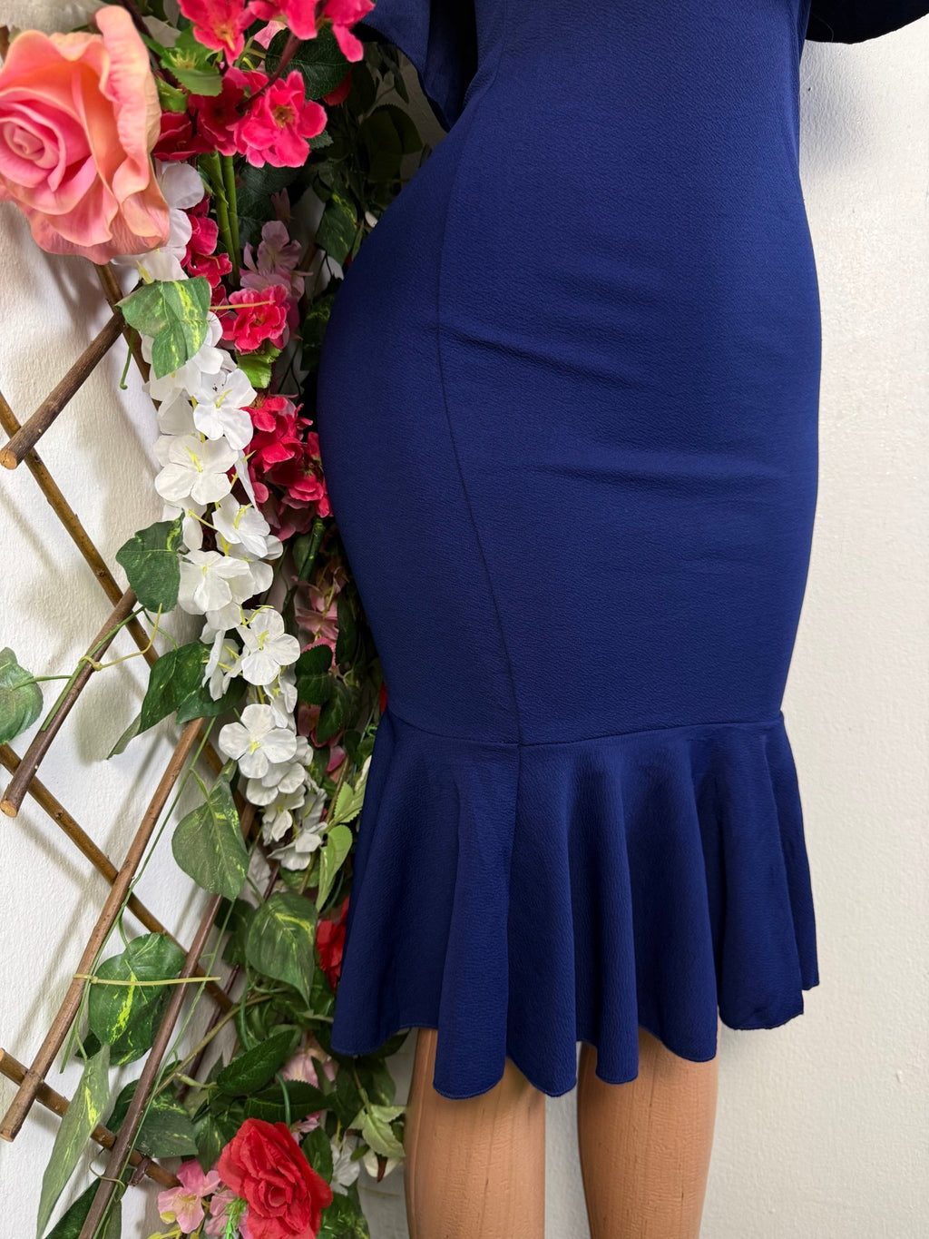 Robe moulante sans manches col carré - Perluna Store - kinshasa