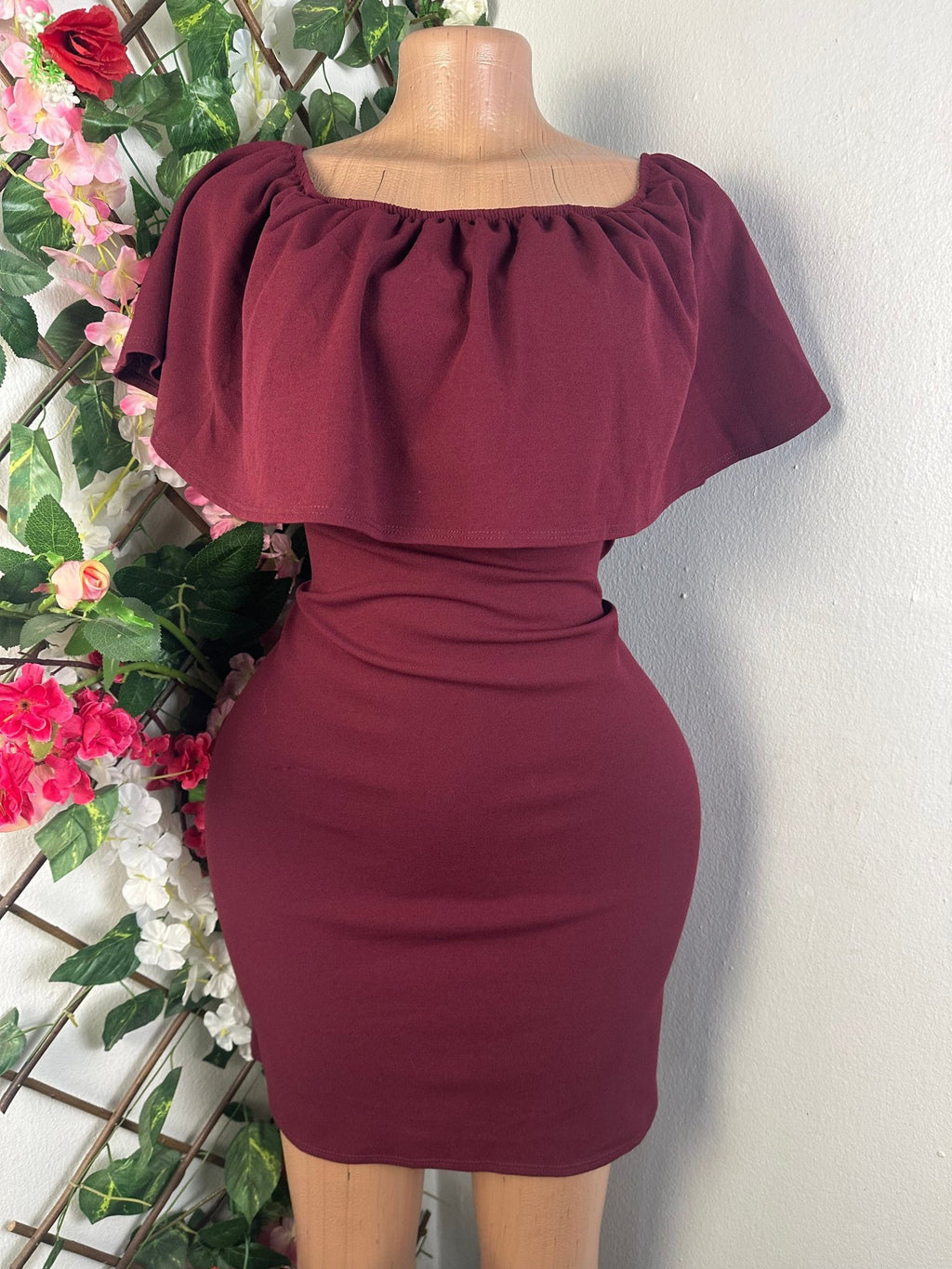Robe moulante sans manches col carré - Perluna Store - kinshasa
