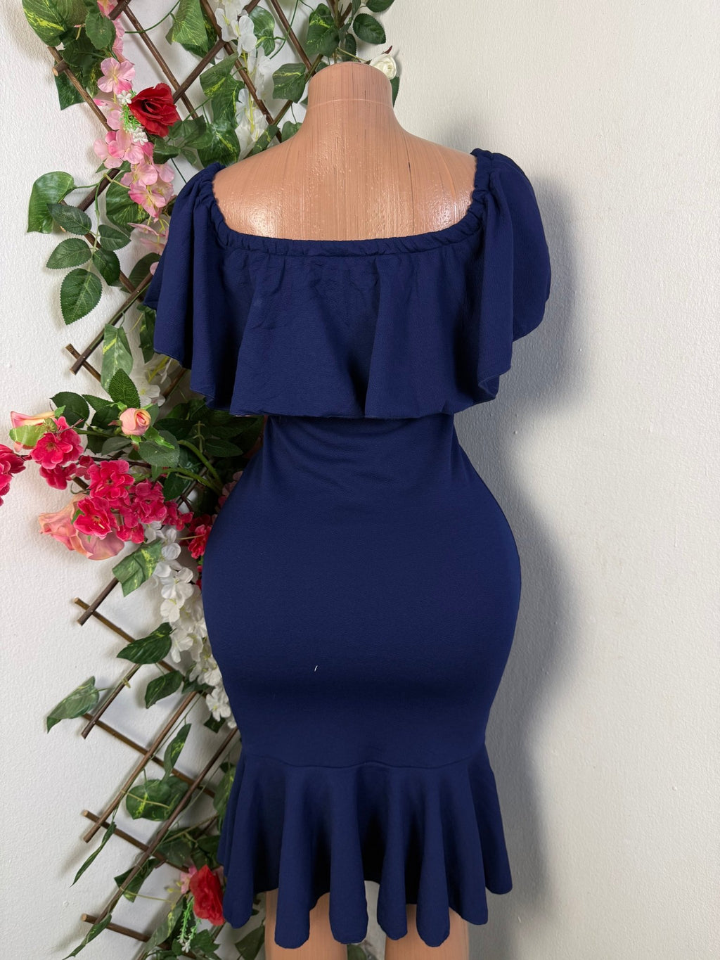 Robe moulante sans manches col carré - Perluna Store - kinshasa