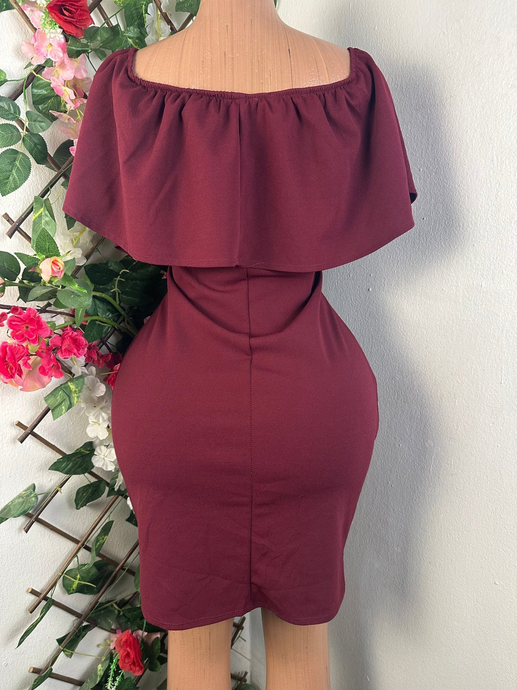 Robe moulante sans manches col carré - Perluna Store - kinshasa