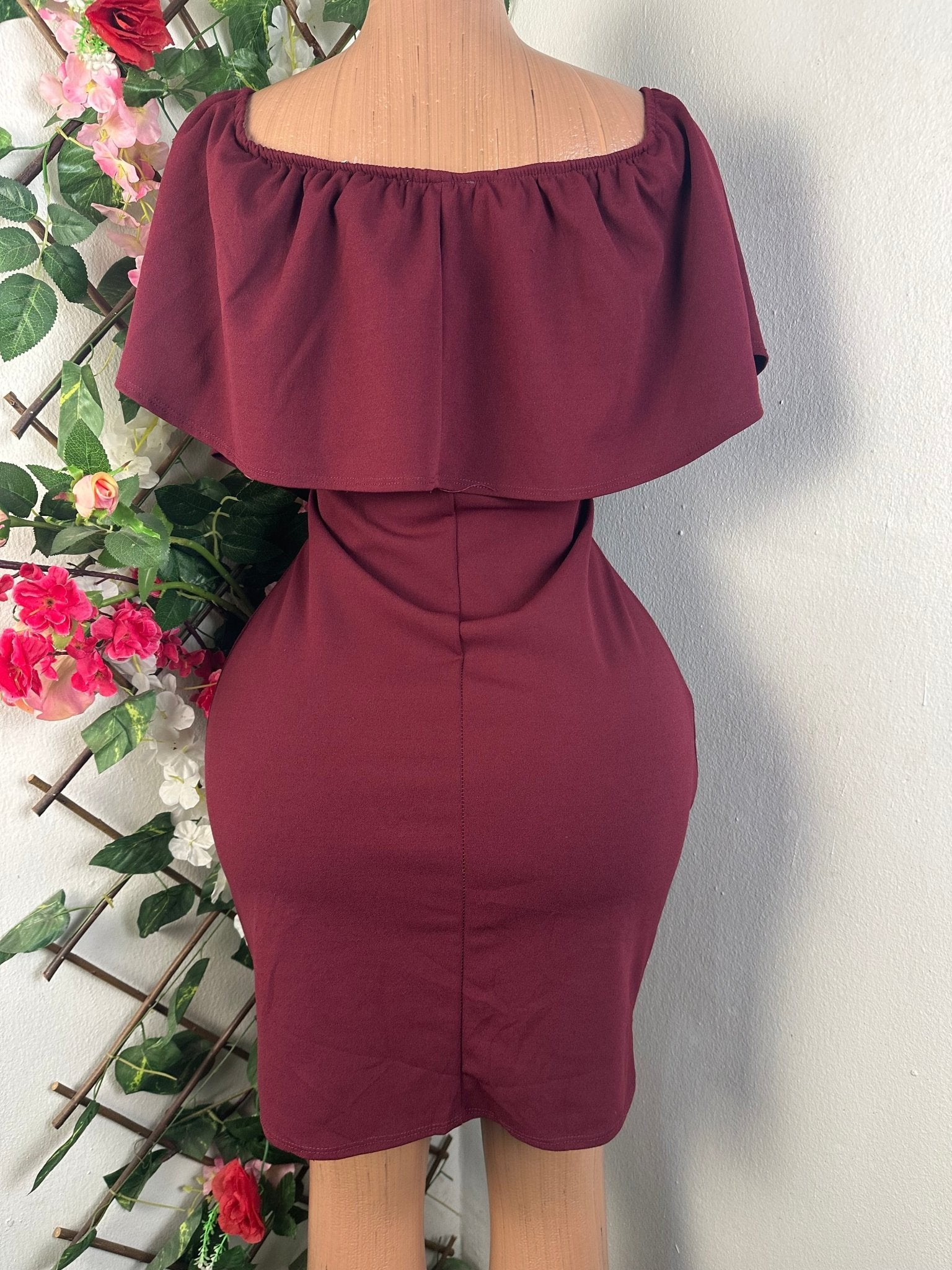 Robe moulante sans manches col carré - Perluna Store - kinshasa