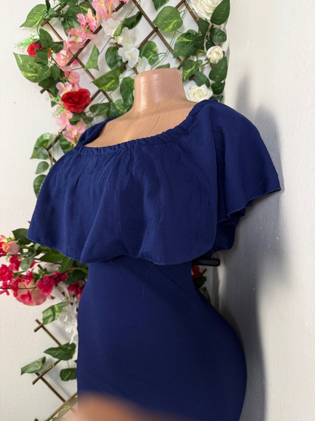 Robe moulante sans manches col carré - Perluna Store - kinshasa