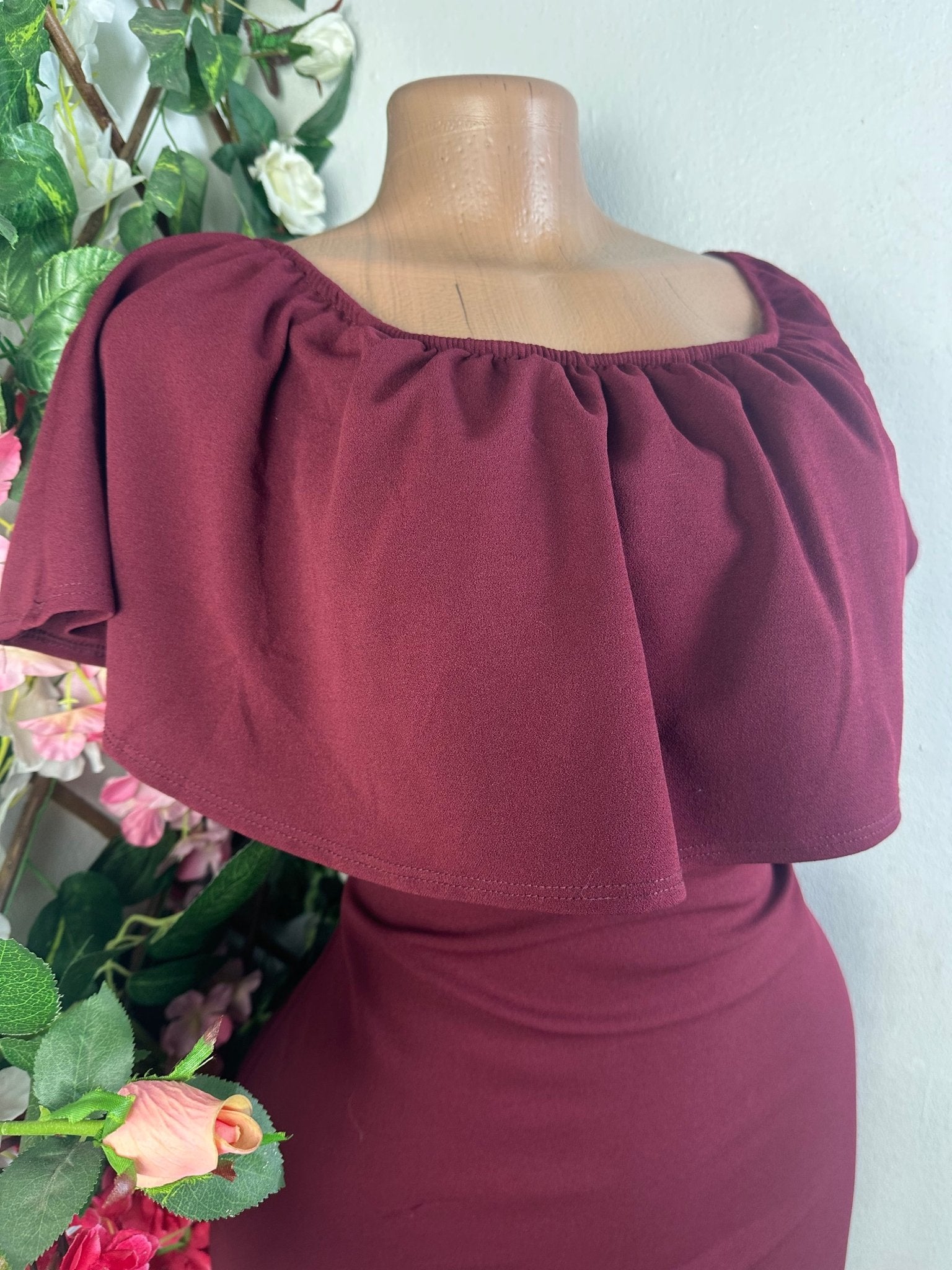 Robe moulante sans manches col carré - Perluna Store - kinshasa