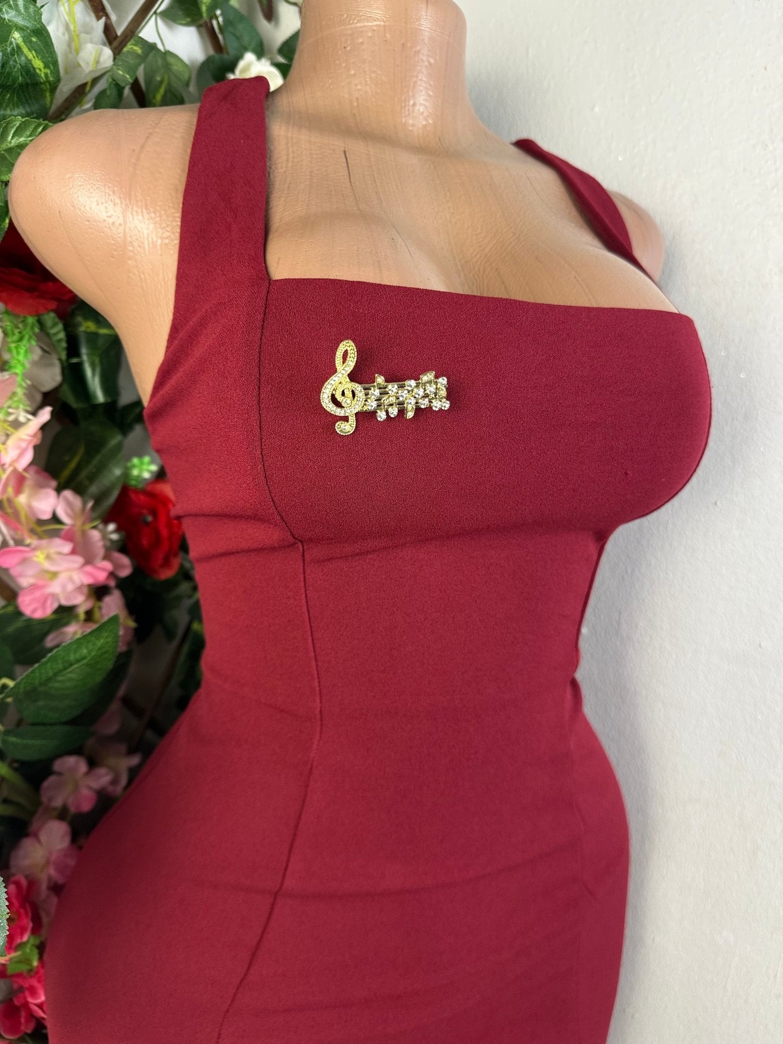 Robe moulante sans manches col carré - Perluna Store - kinshasa