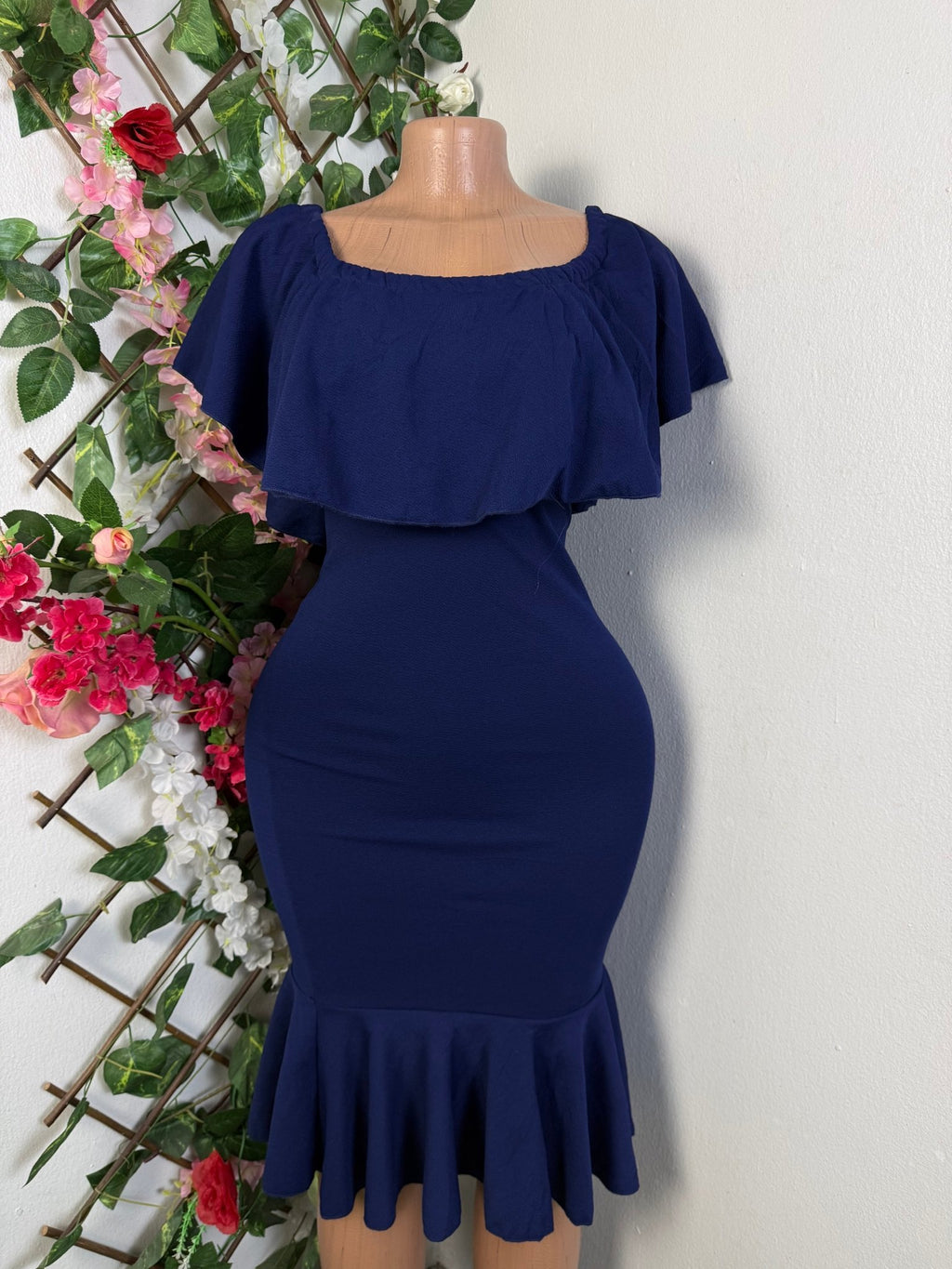 Robe moulante sans manches col carré - Perluna Store - kinshasa