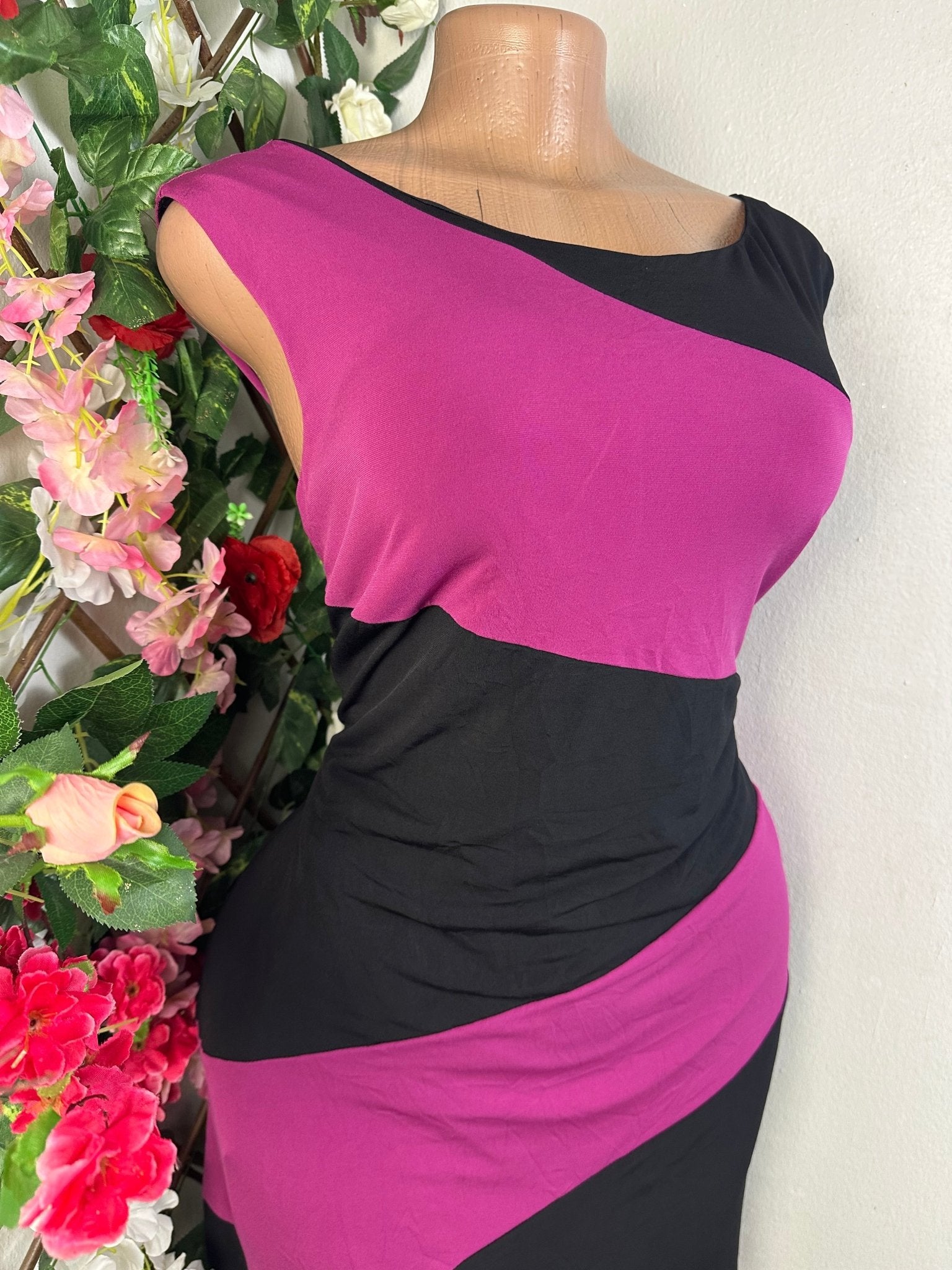 Robe moulante sans manches col rond - Perluna Store - kinshasa