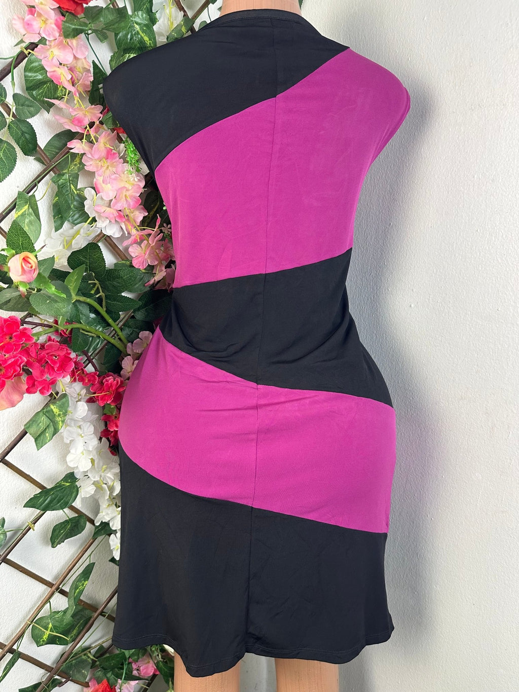 Robe moulante sans manches col rond - Perluna Store - kinshasa