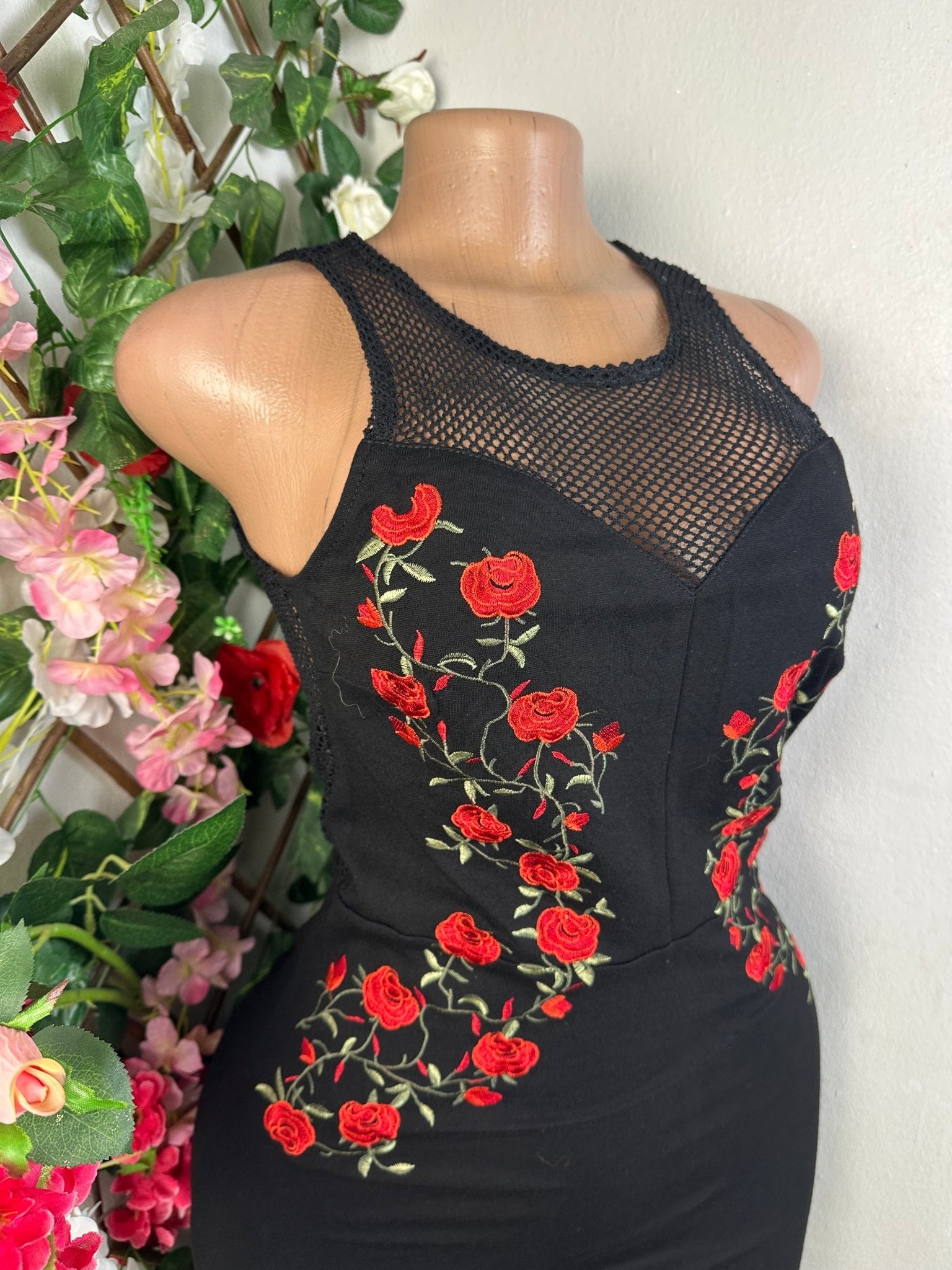 Robe moulante sans manches col rond - Perluna Store - kinshasa