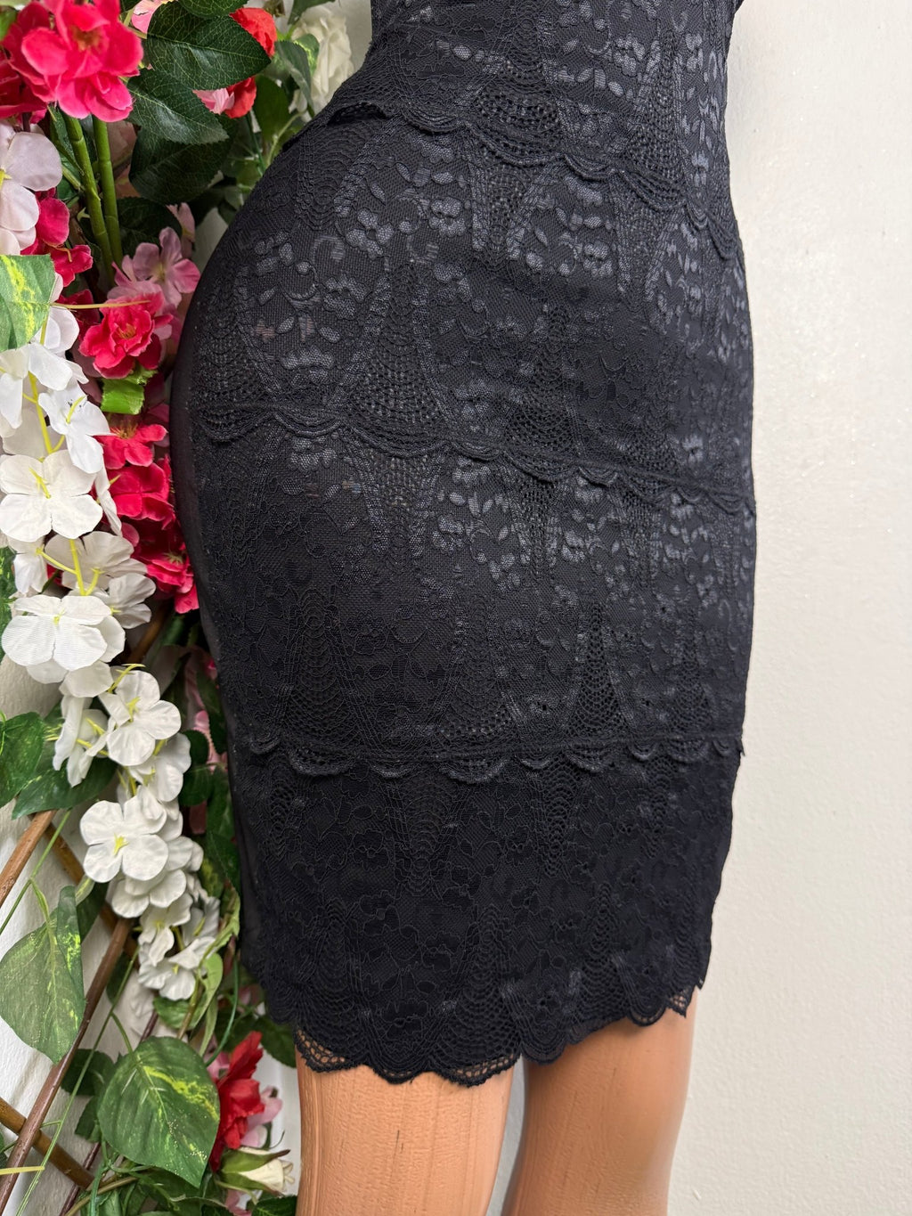 Robe moulante sans manches col V - Perluna Store - kinshasa