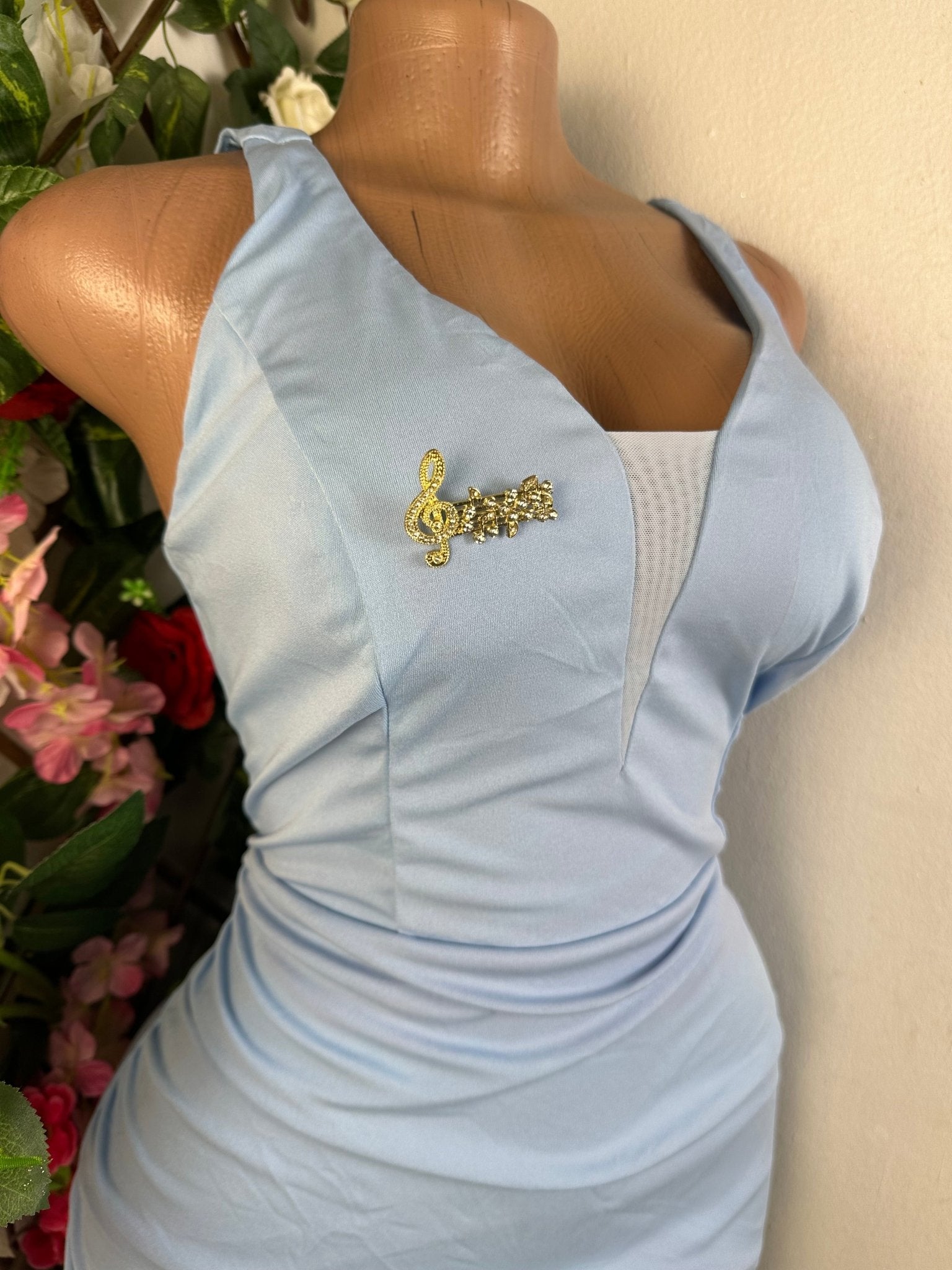 Robe moulante sans manches col V - Perluna Store - kinshasa