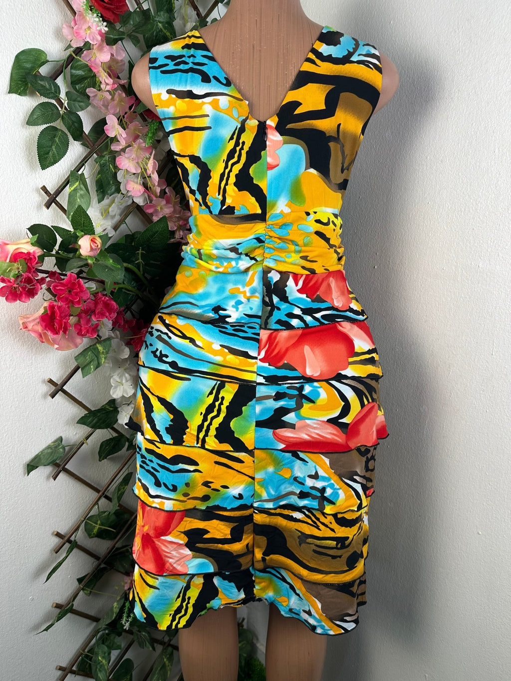 Robe moulante sans manches col V - Perluna Store - kinshasa