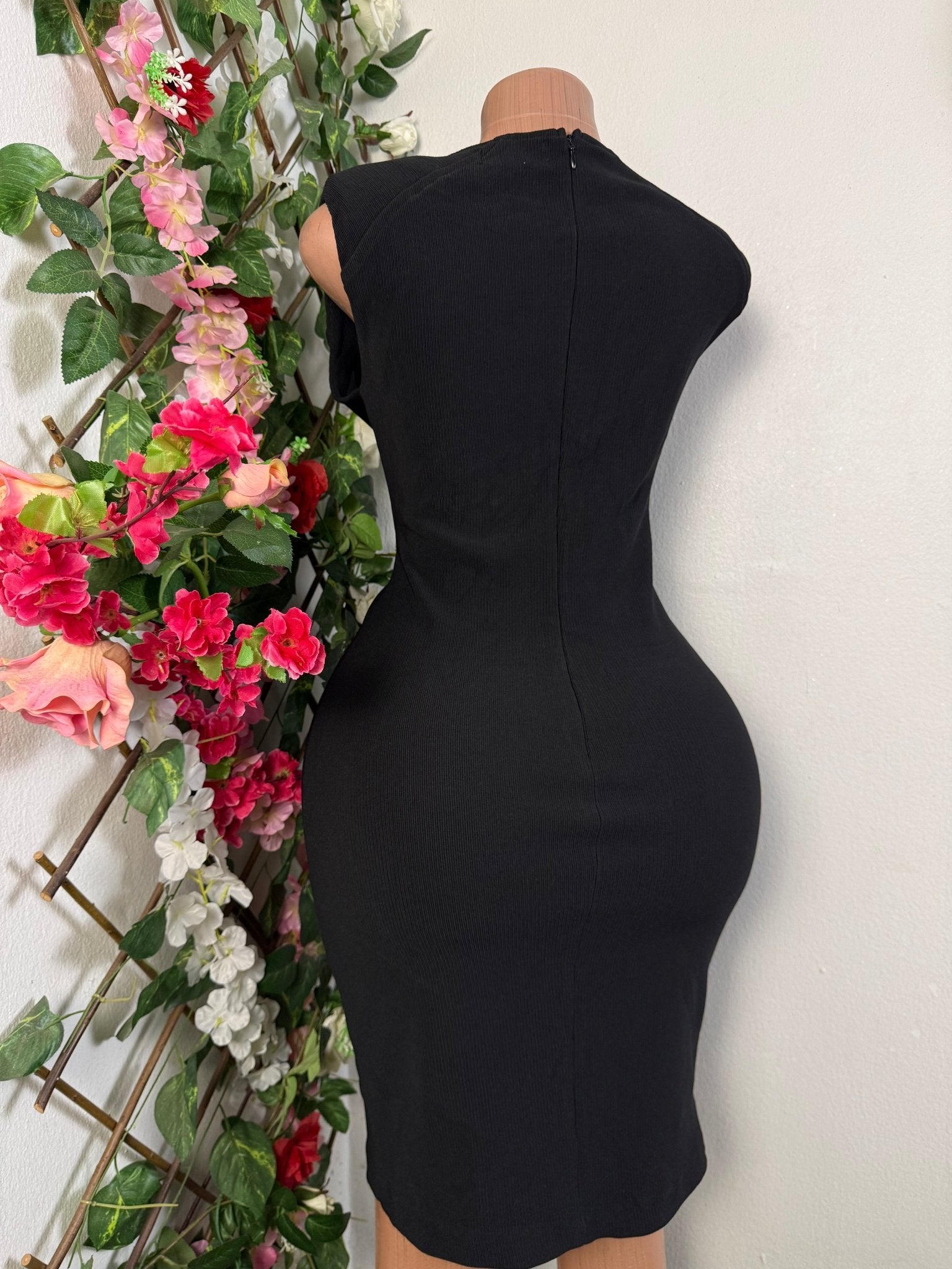 Robe moulante sans manches colle ronde - Perluna Store - kinshasa