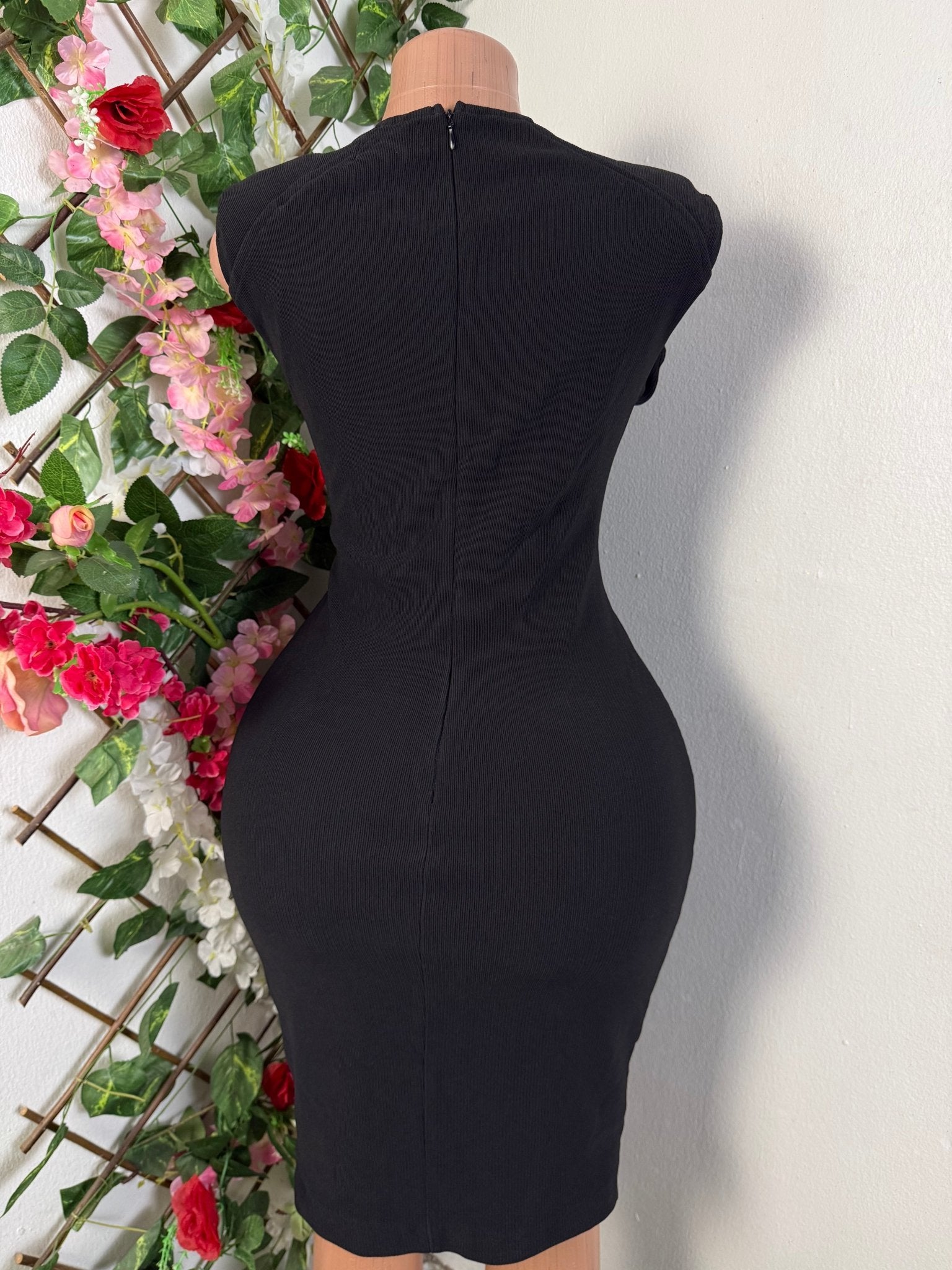 Robe moulante sans manches colle ronde - Perluna Store - kinshasa