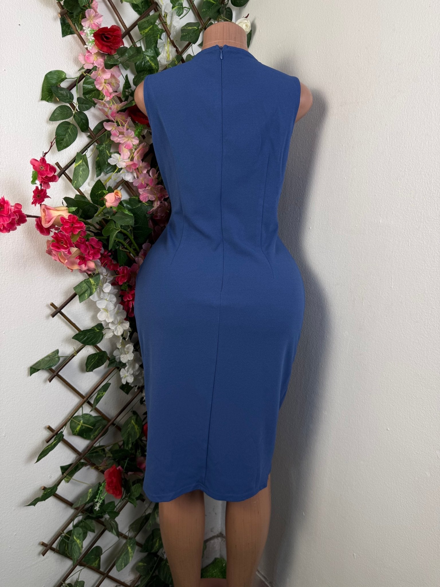 Robe moulante sans manches colle V - Perluna Store