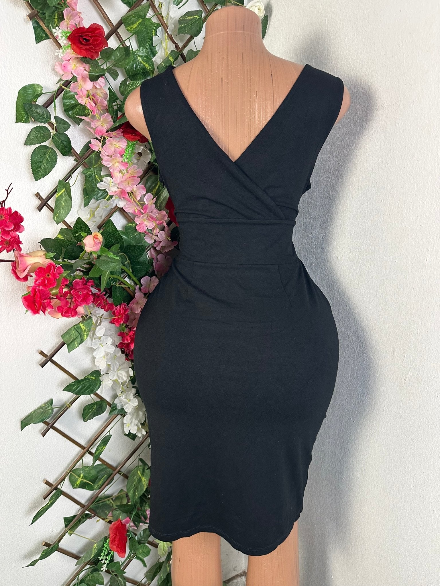 Robe moulante sans manches colle - Perluna Store - kinshasa