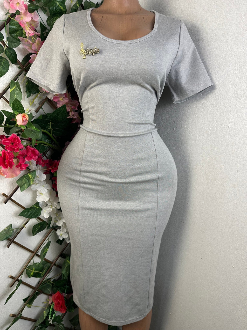 Robe moulante sans manches courtes - Perluna Store - kinshasa