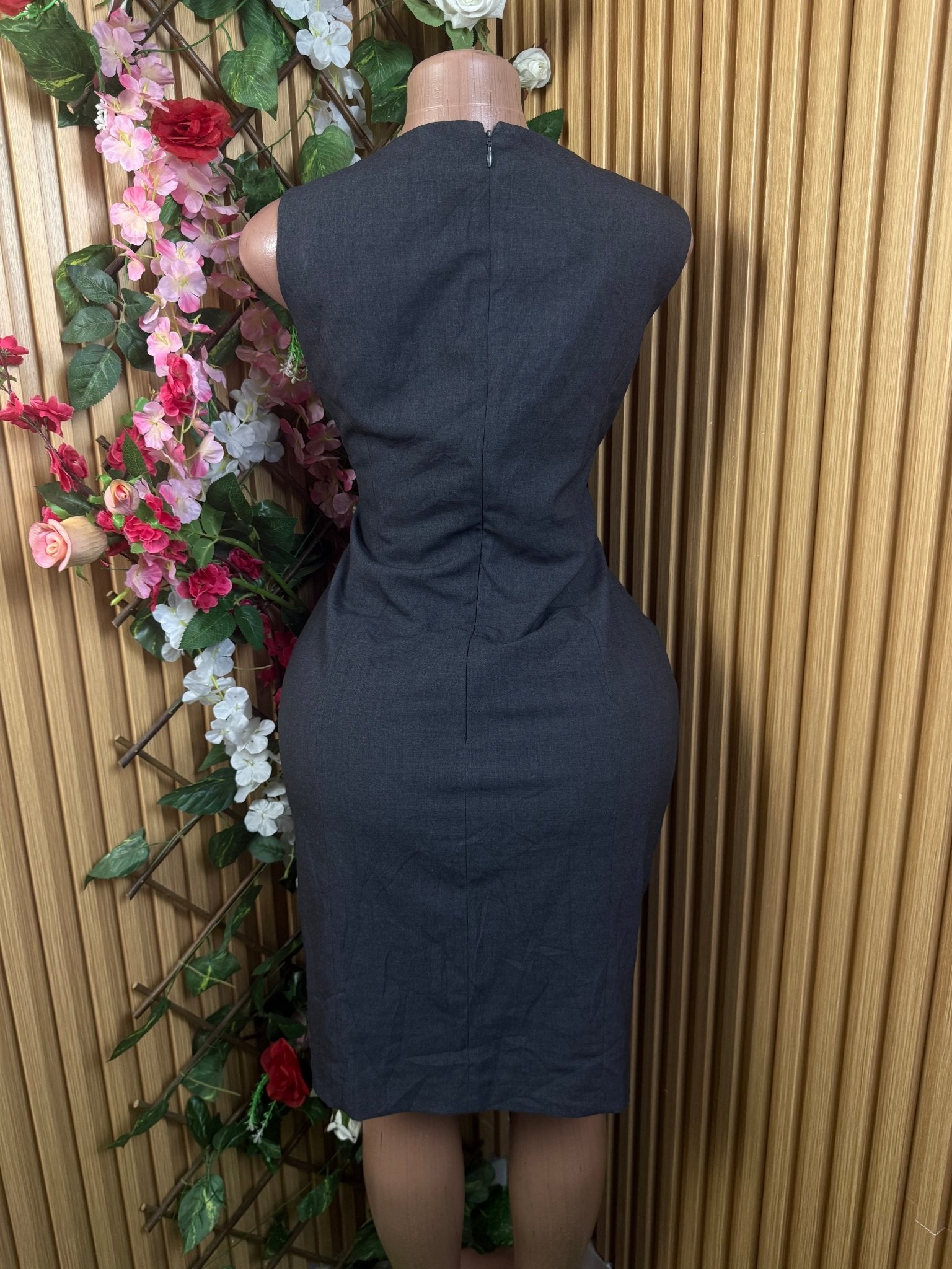 Robe moulante sans manches décollectée avec fente - Perluna Store