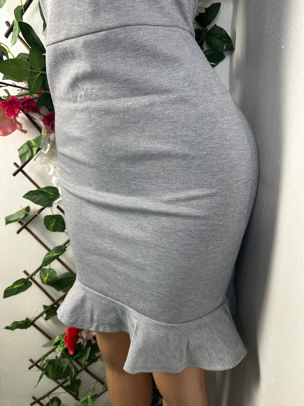 Robe moulante sans manches décolléctée - Perluna Store - kinshasa