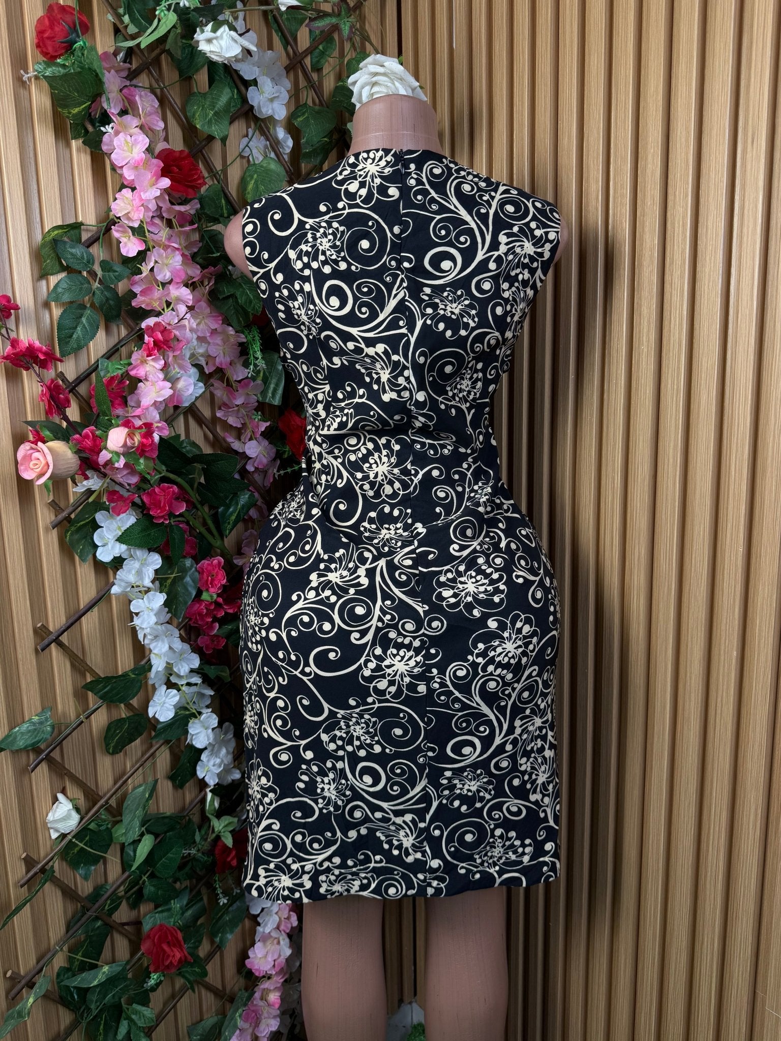 Robe moulante sans manches décollectée - Perluna Store