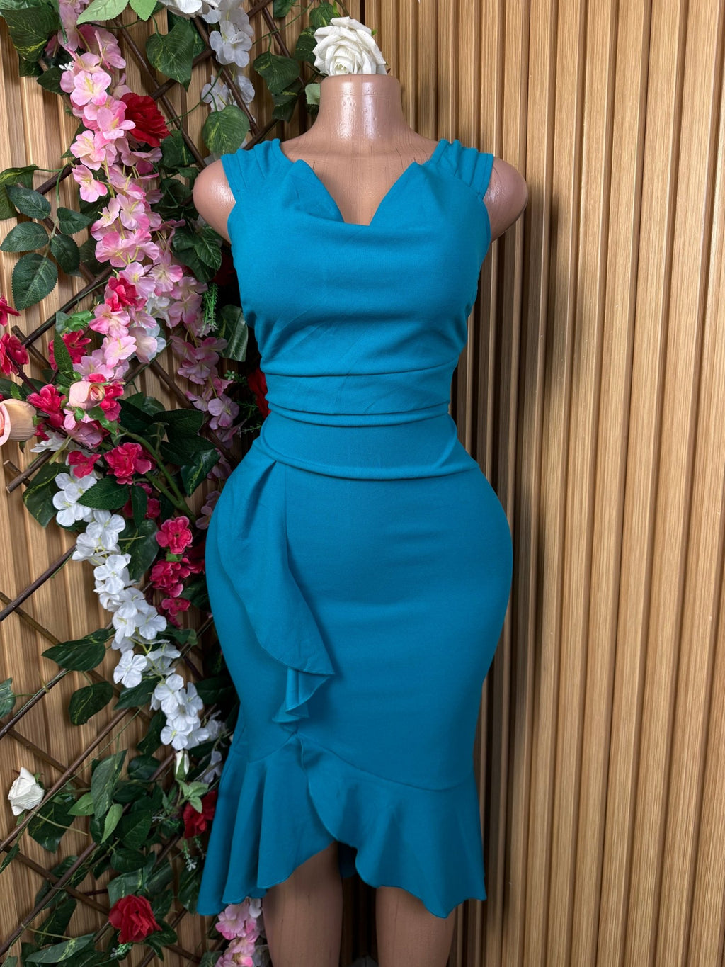 Robe moulante sans manches décollectée - Perluna Store