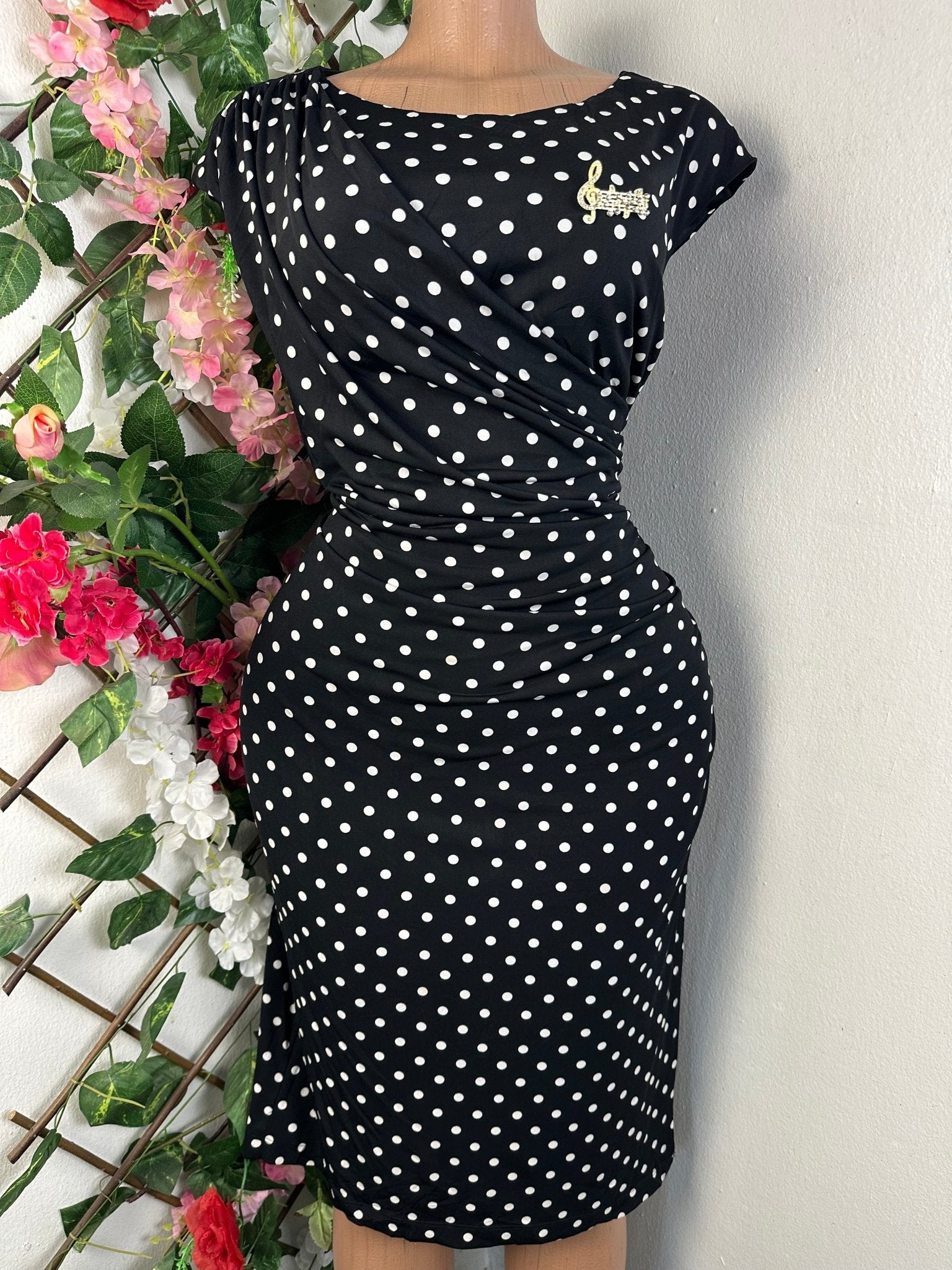 Robe moulante sans manches décollectée - Perluna Store - kinshasa