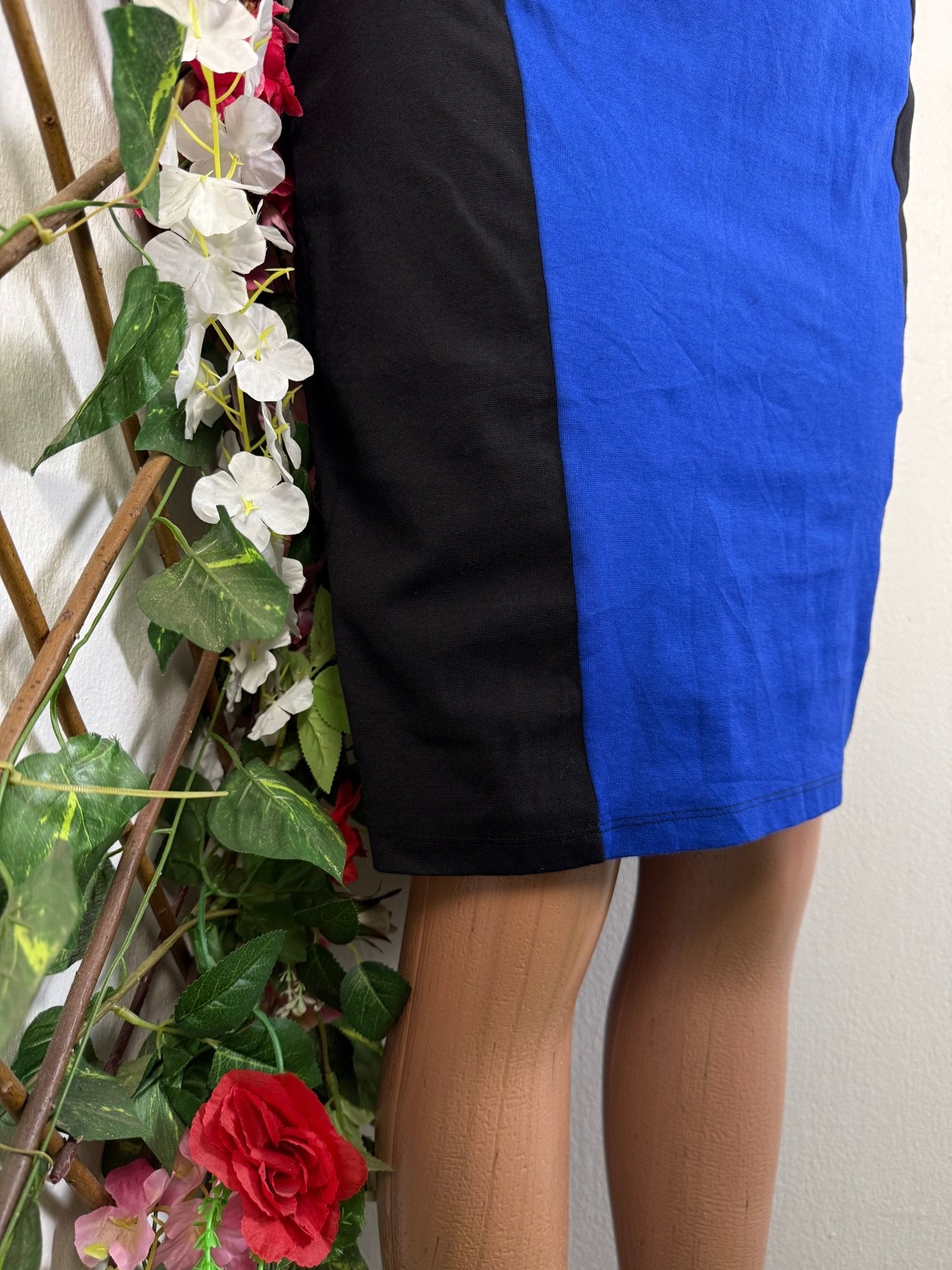 Robe moulante sans manches décollectée - Perluna Store - kinshasa