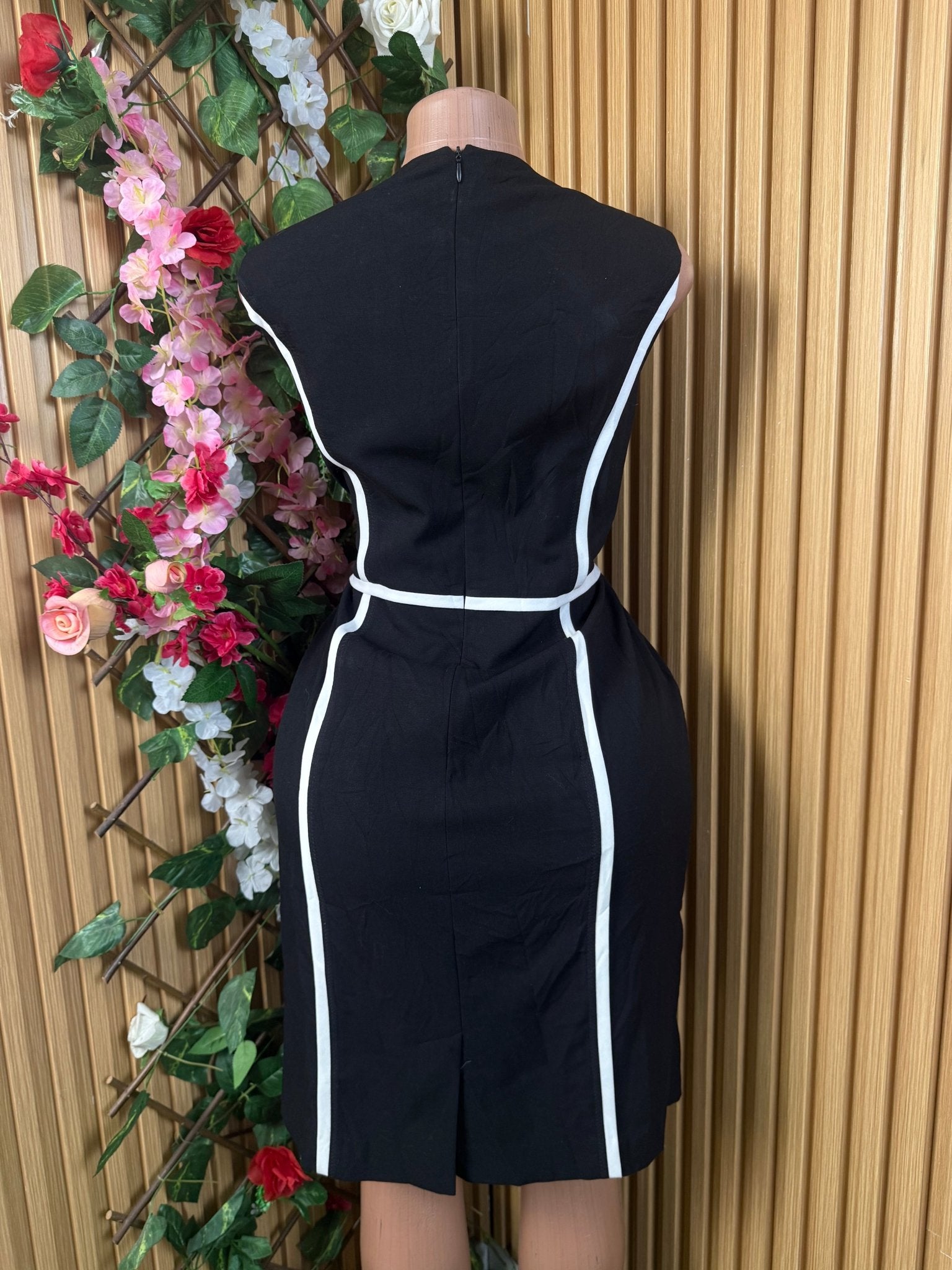 Robe moulante sans manches décollectée - Perluna Store