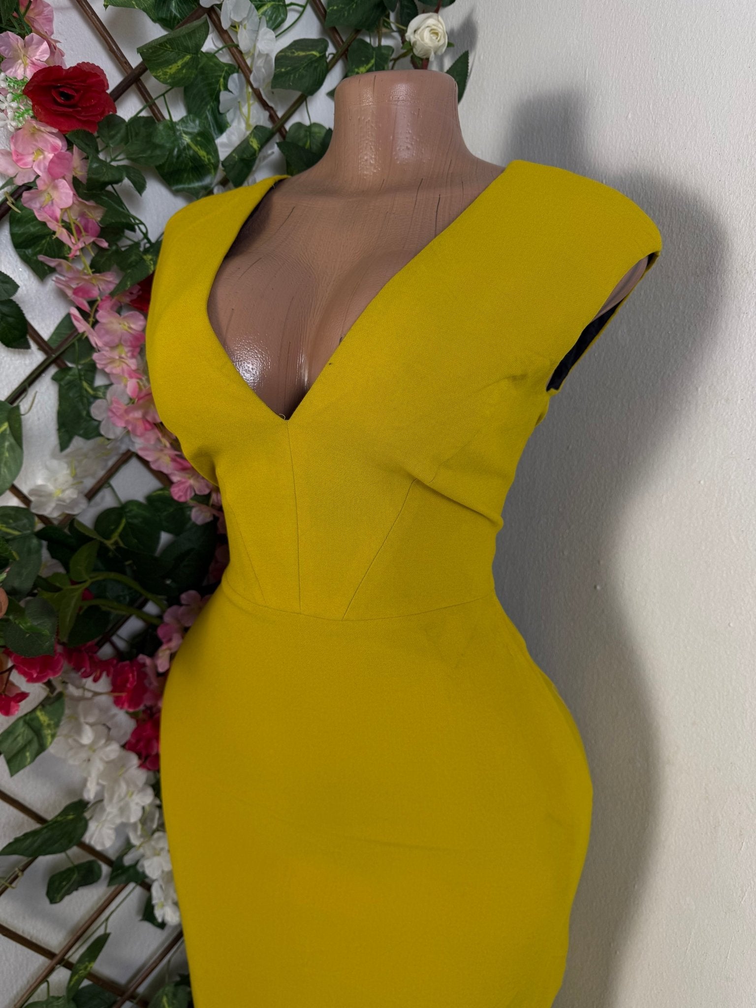 Robe moulante sans manches décollectée - Perluna Store