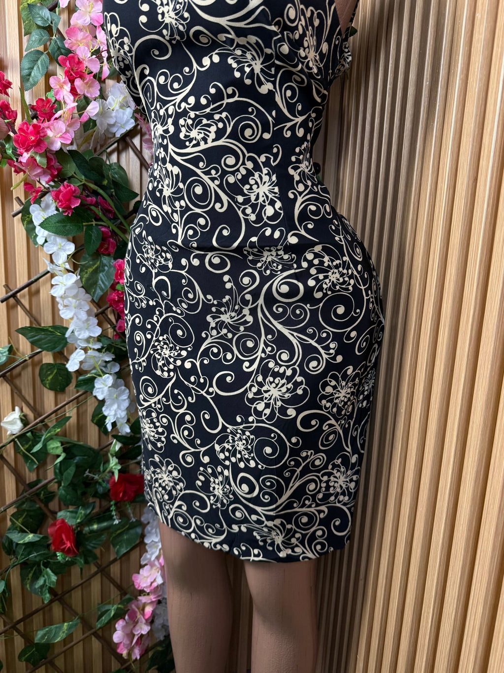 Robe moulante sans manches décollectée - Perluna Store